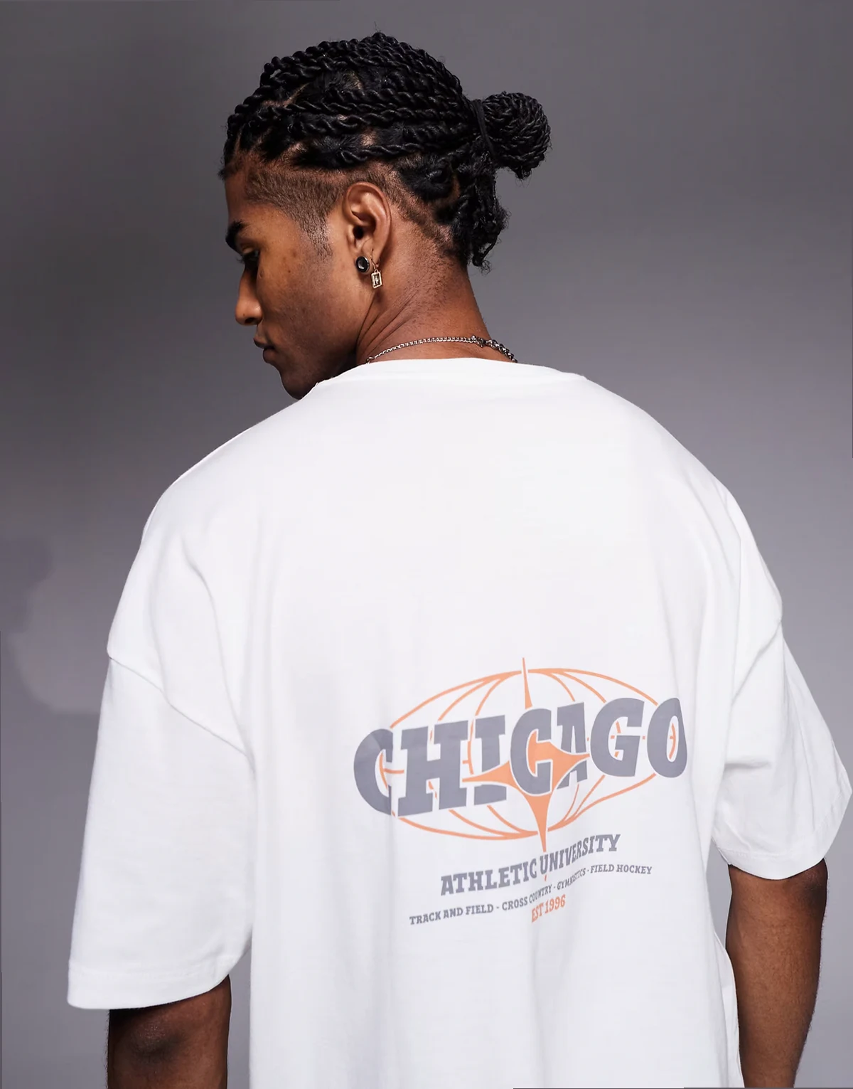 – Kastiges Oversize-T-Shirt in Weiß mit überschnittenen Schultern und City-Print