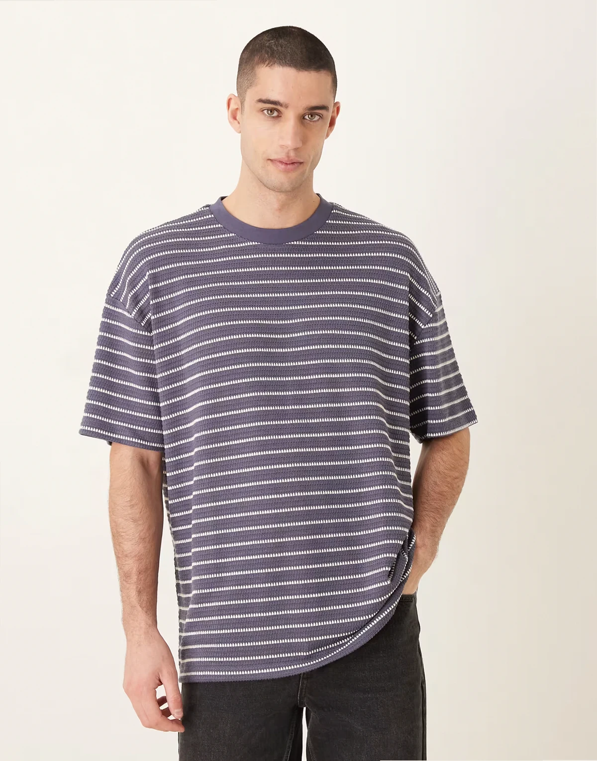– Oversize-T-Shirt aus schwerem Stoff mit Struktur und Streifen in Marineblau und Weiß