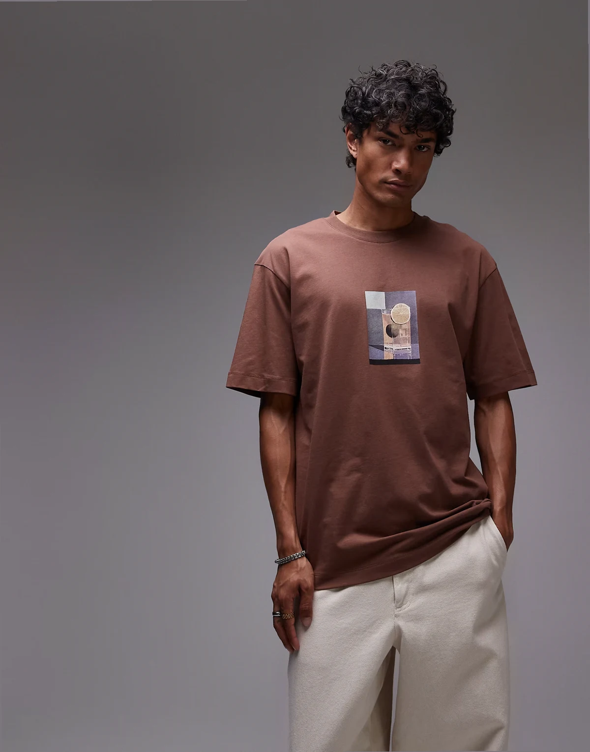 – Relaxed-Fit-T-Shirt in Braun mit Limetten-Cocktail-Print