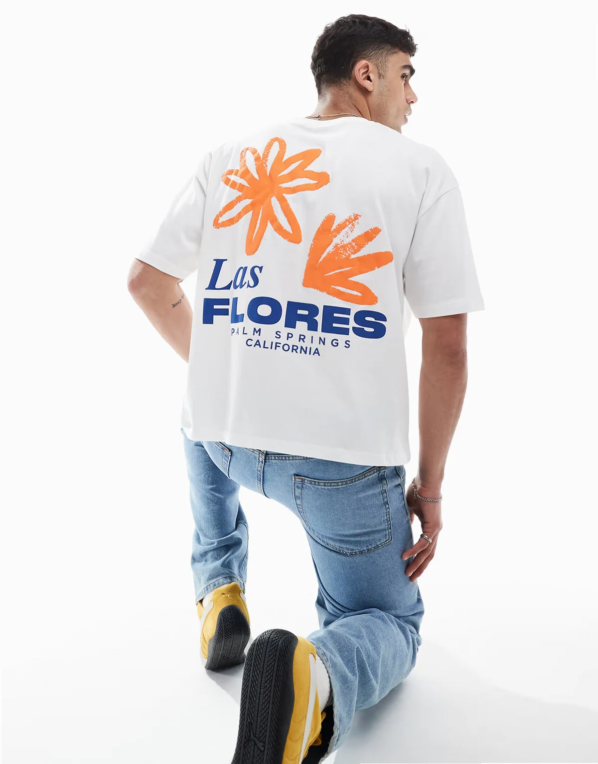 – Kastiges Oversize-T-Shirt in Weiß mit Blumenmotiv-Grafikprint