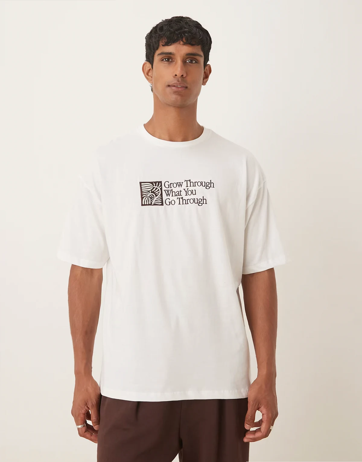 – Oversize-T-Shirt in Weiß mit Textstickerei