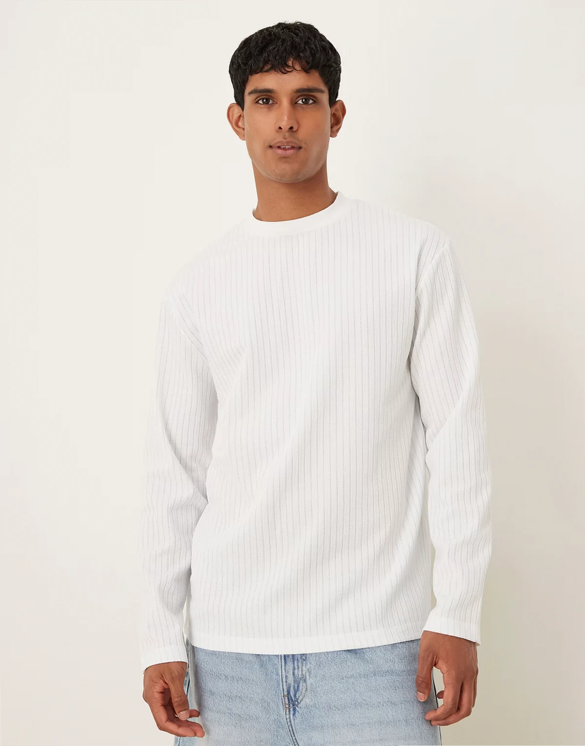 – Langärmliges, schweres Relaxed-Fit-T-Shirt mit Strukturstreifen in Blau und Wollweiß