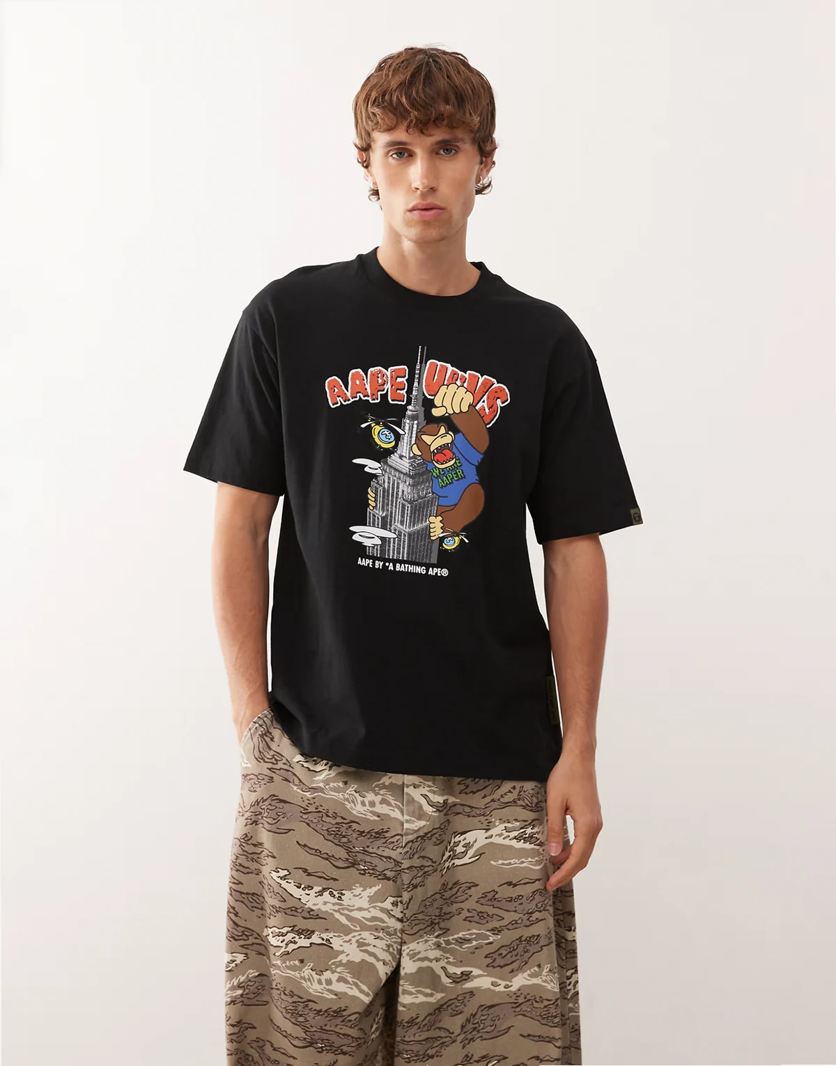 AAPE by A BATHING APE – Boxy-Fit-T-Shirt in Schwarz mit Gebäude-Frontprint