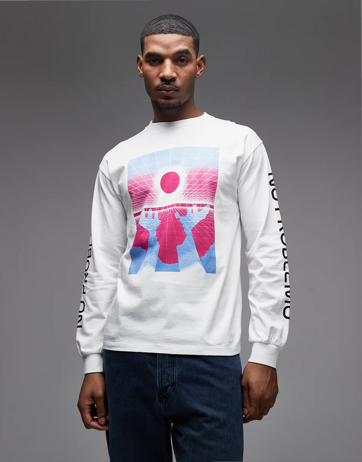 – Langärmliges T-Shirt in Weiß mit „Dimensions“-Print