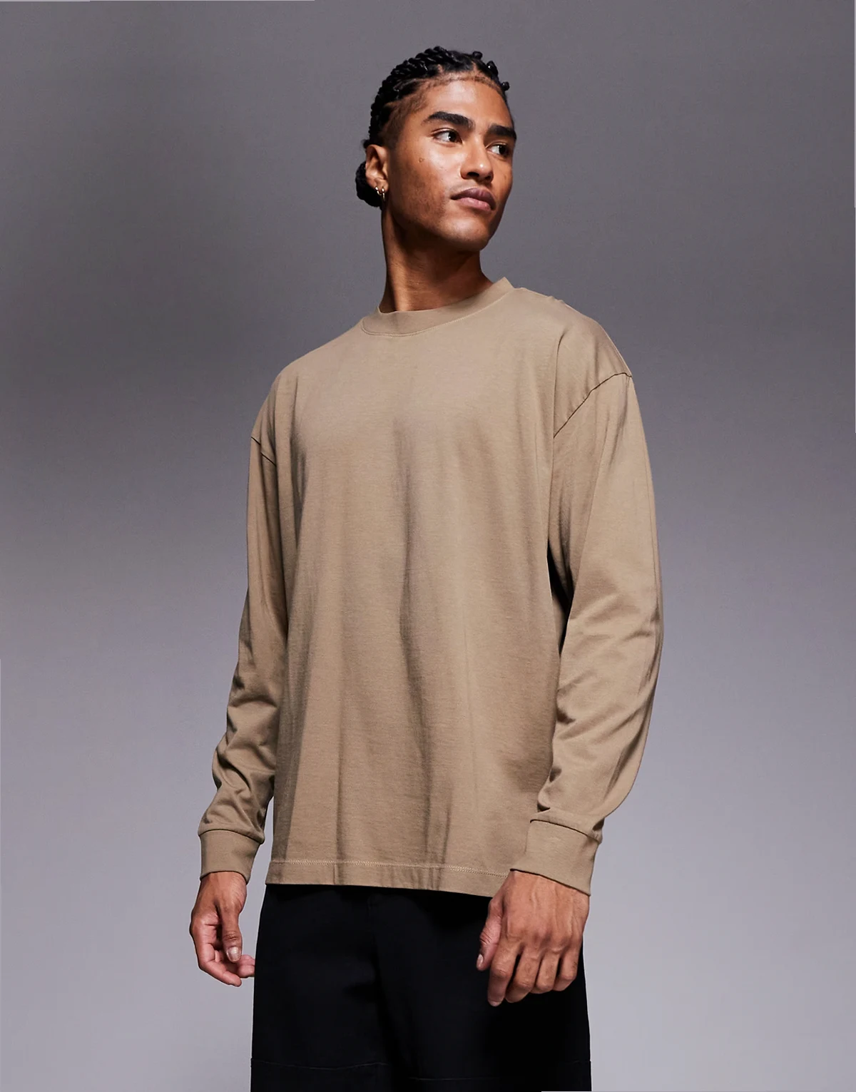 – Langärmliges Oversize-T-Shirt aus schwerem Material in Braun mit Bündchen