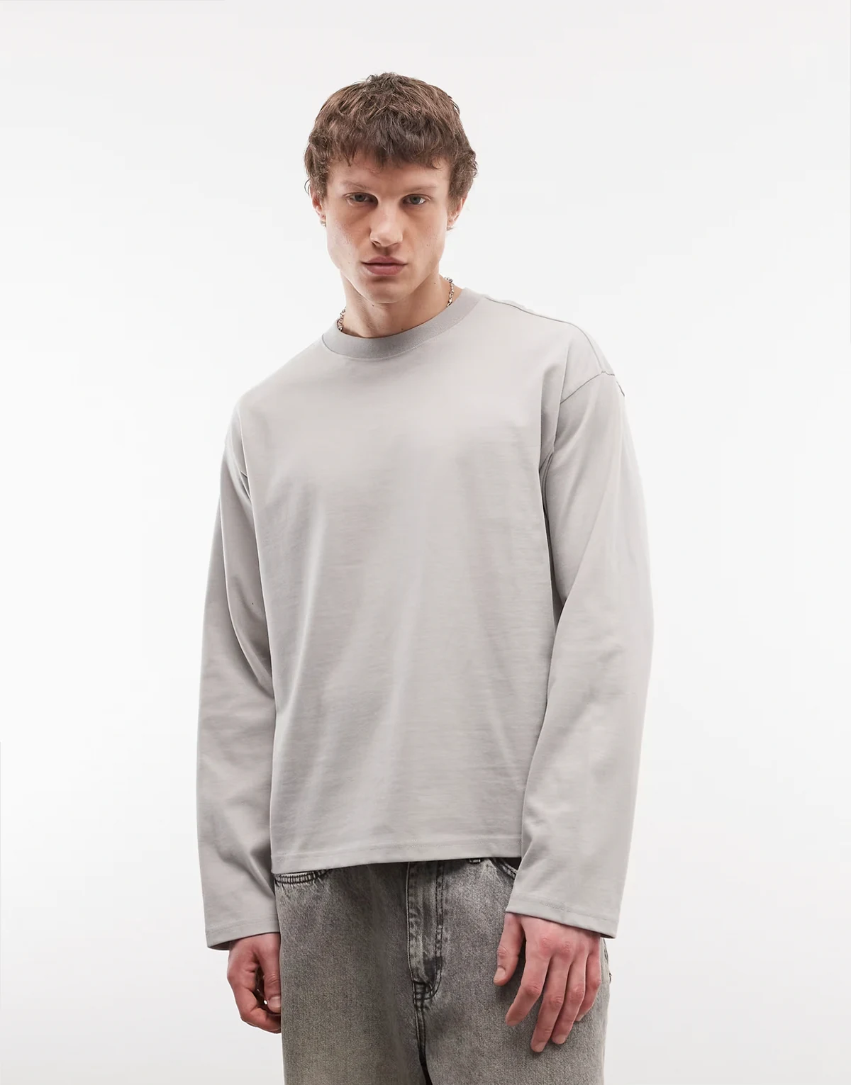 – Langärmliges Shirt in Sandbeige mit lockerem, kastigem Schnitt