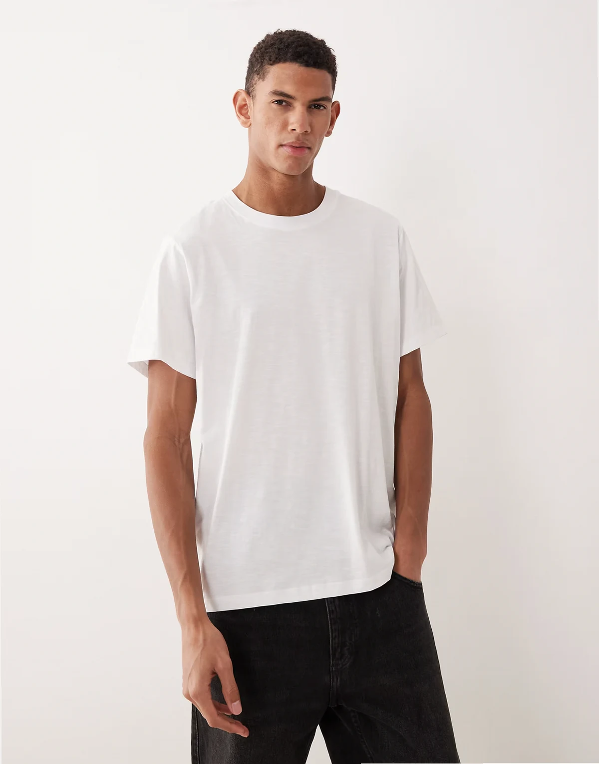 – T-Shirt aus 100% Baumwolle in Weiß mit normaler Passform
