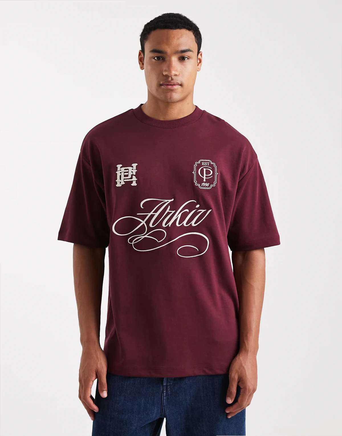 – Schweres, weiches Oversize-T-Shirt in Burgunderrot mit Sport-Stickerei