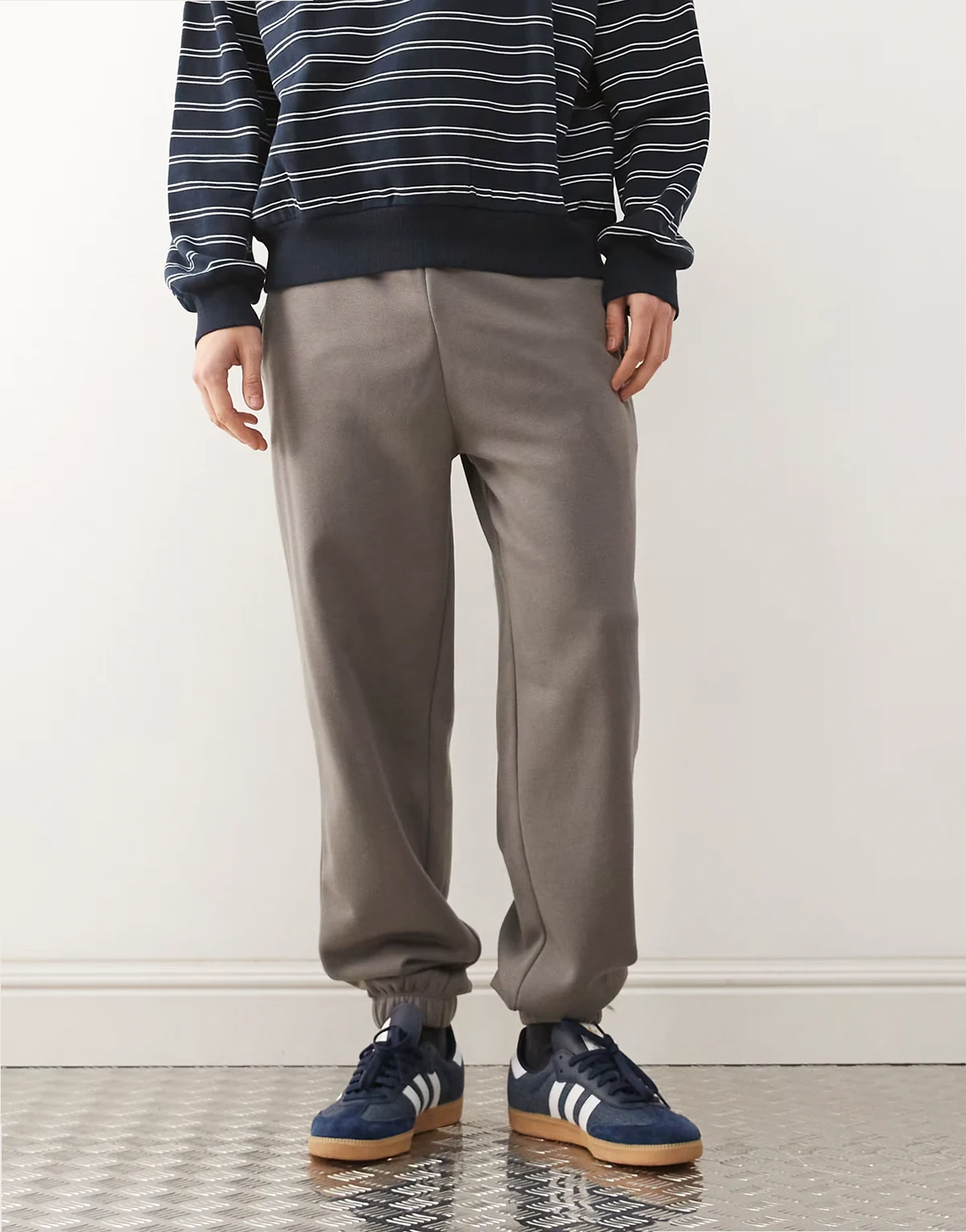 – Jogginghose in Anthrazit mit Bündchen