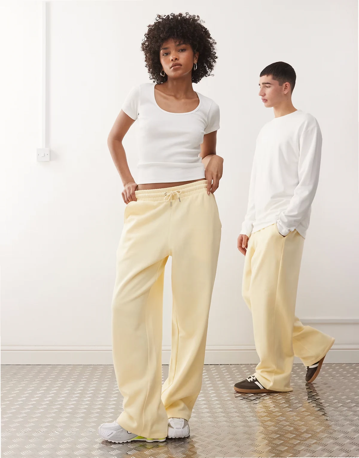 Unisex – Locker geschnittene Jogginghose in Buttergelb