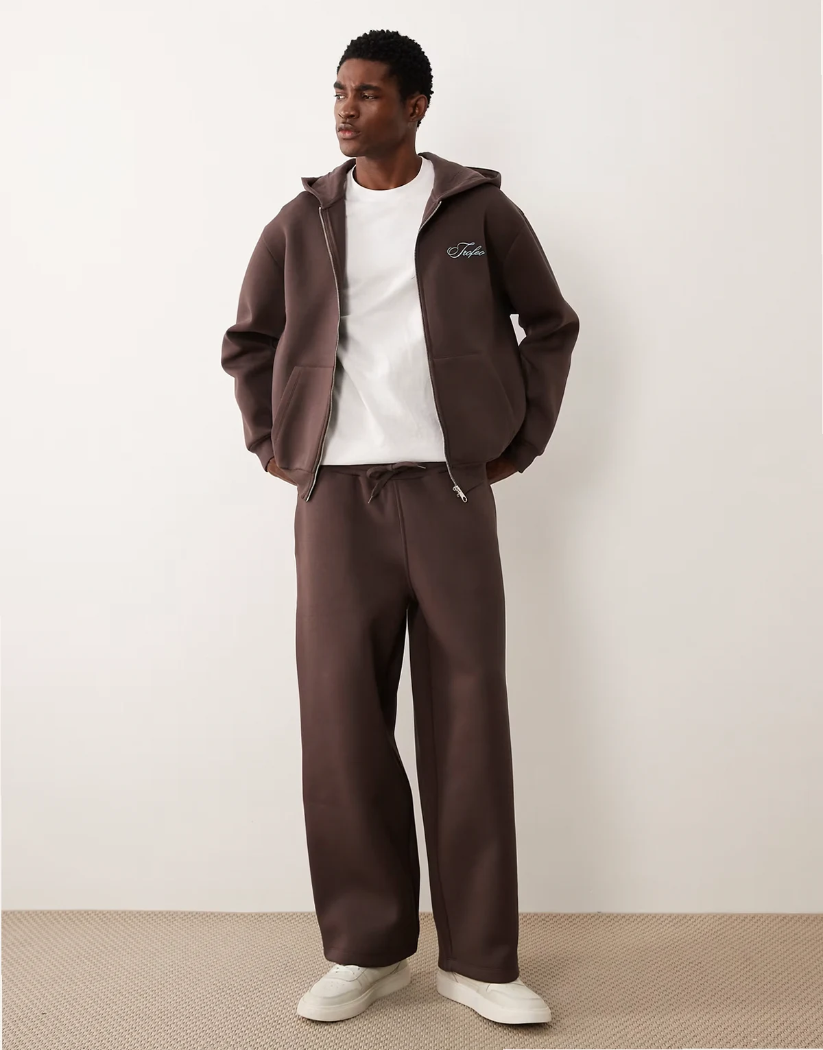 relaxed zip hoodie with embroidery and sweatpants set in brown