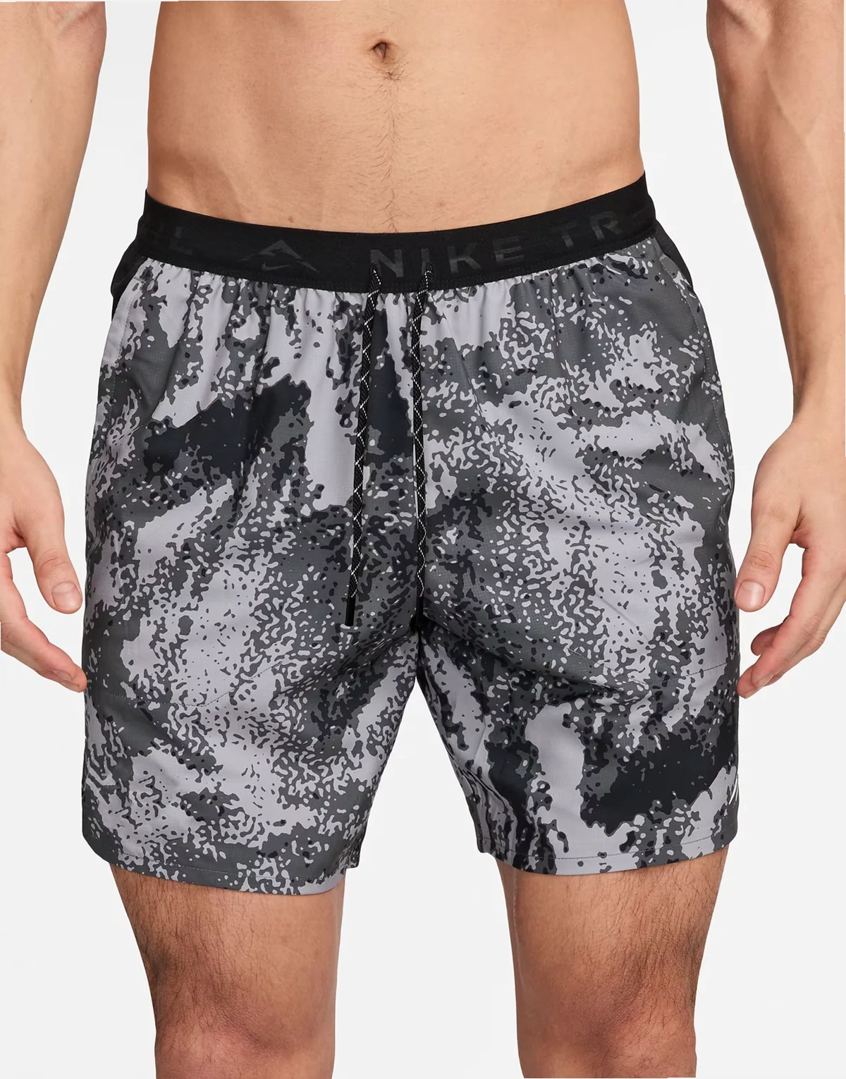 Trail printed 7 inch shorts in gray and black