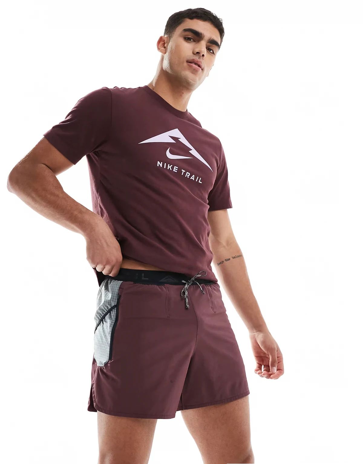 Trail logo 5 inch shorts in burgundy