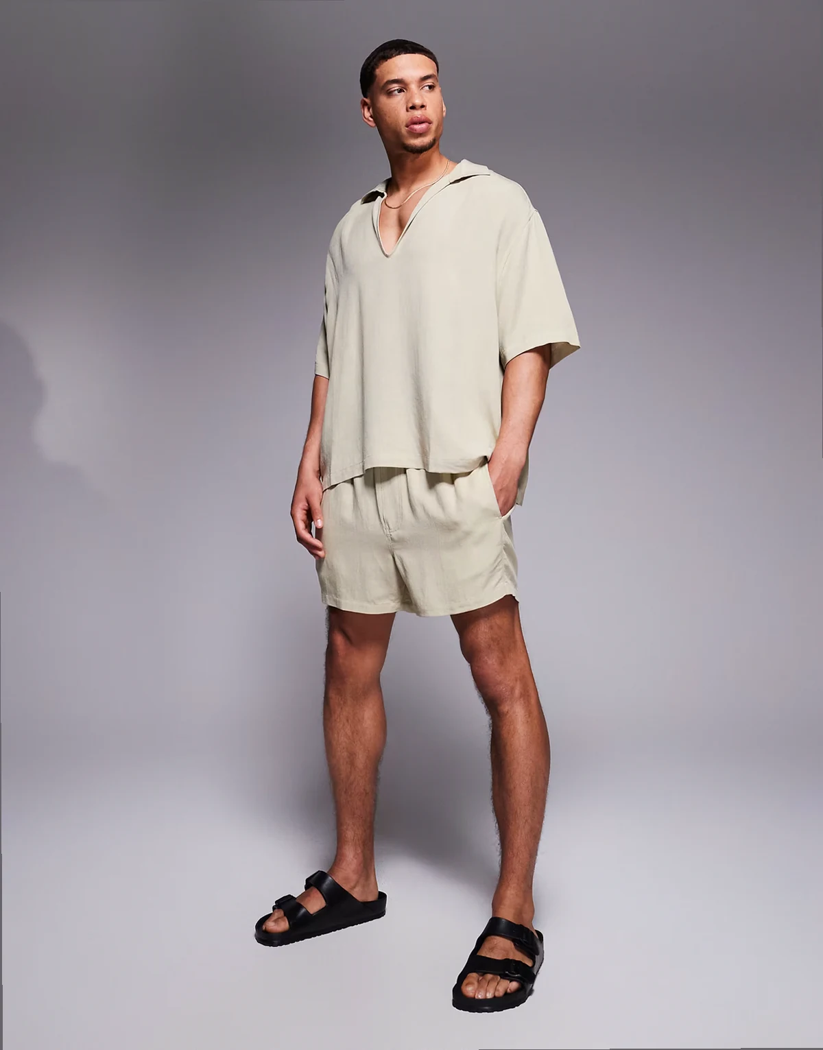 – Kurze Leinenmix-Shorts in Braun