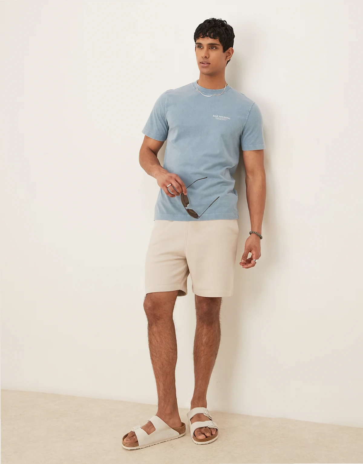 – Essential – Mittellange Slim-Fit-Shorts in Stein