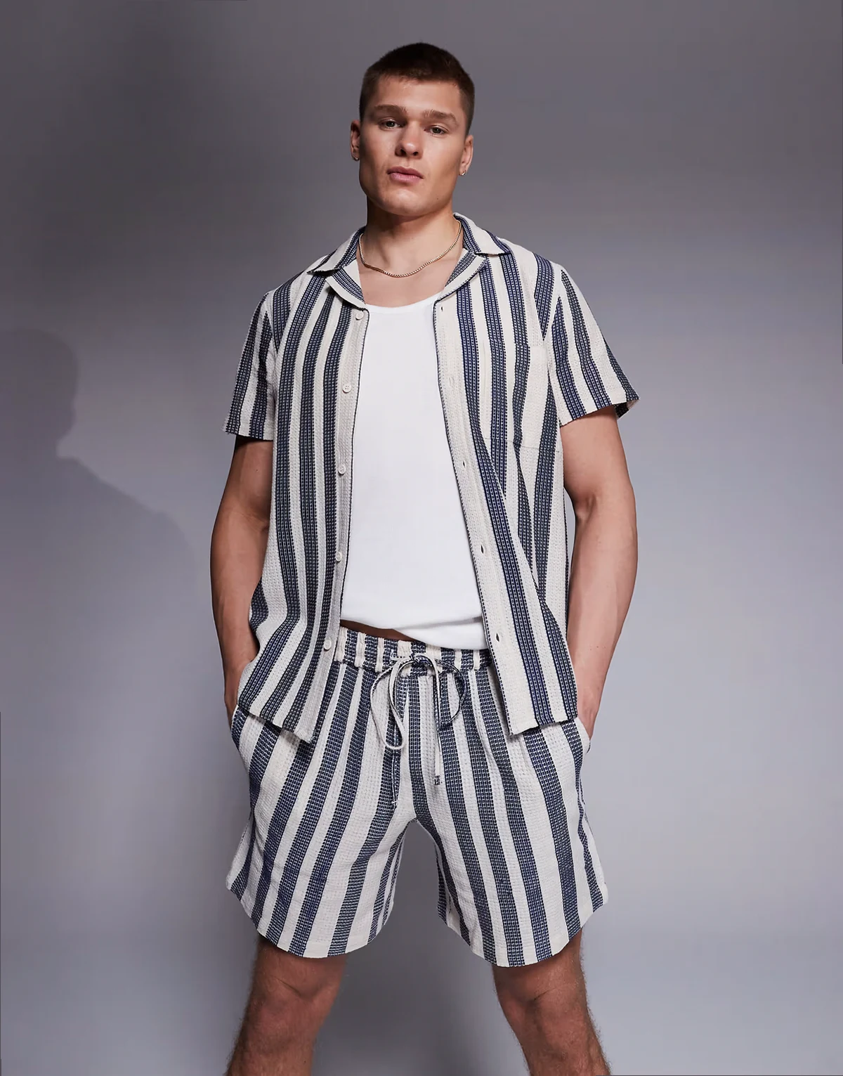 – Strandshorts mit Struktur und Streifen in Blau, Kombiteil