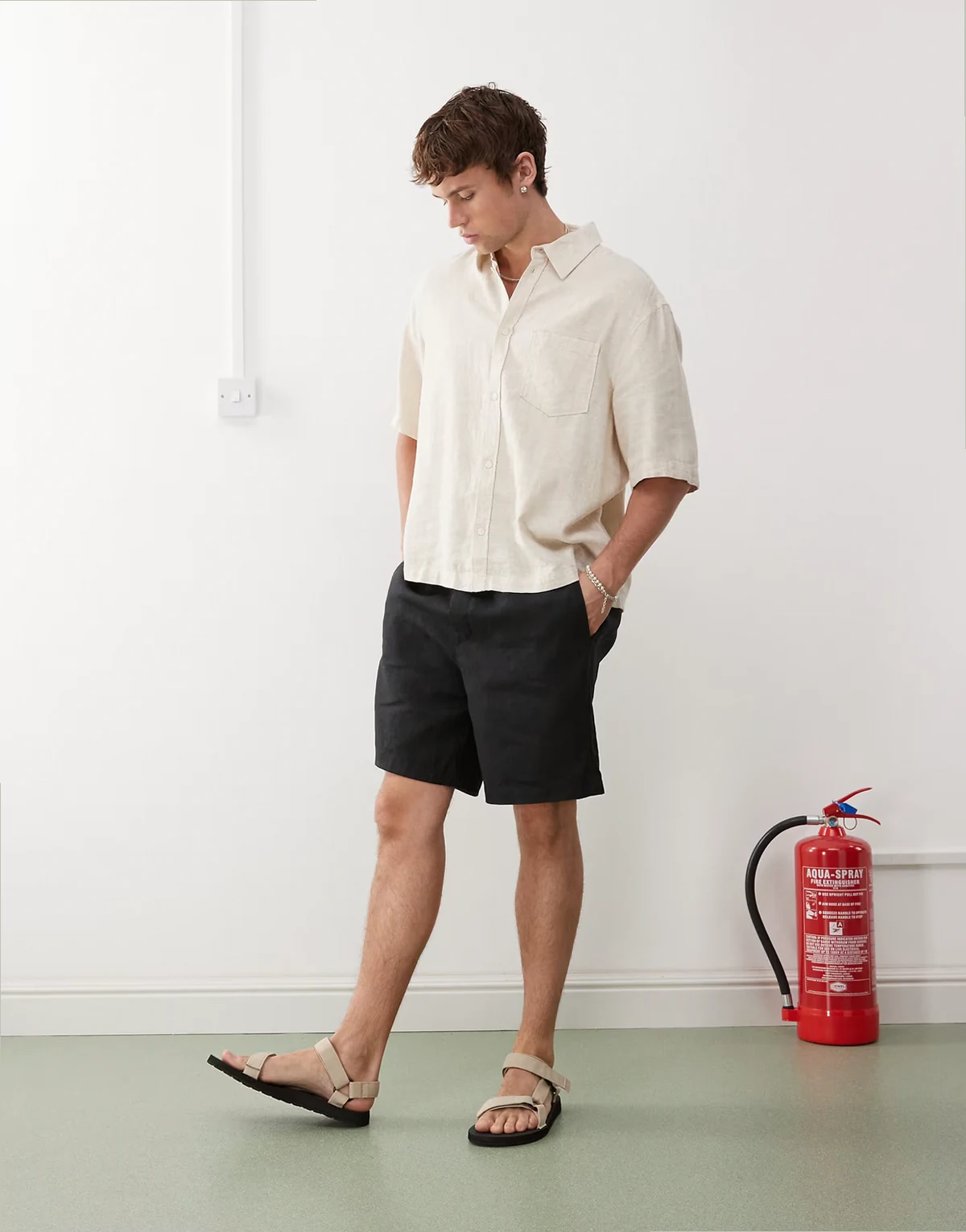 – Leinen-Shorts in Schwarz