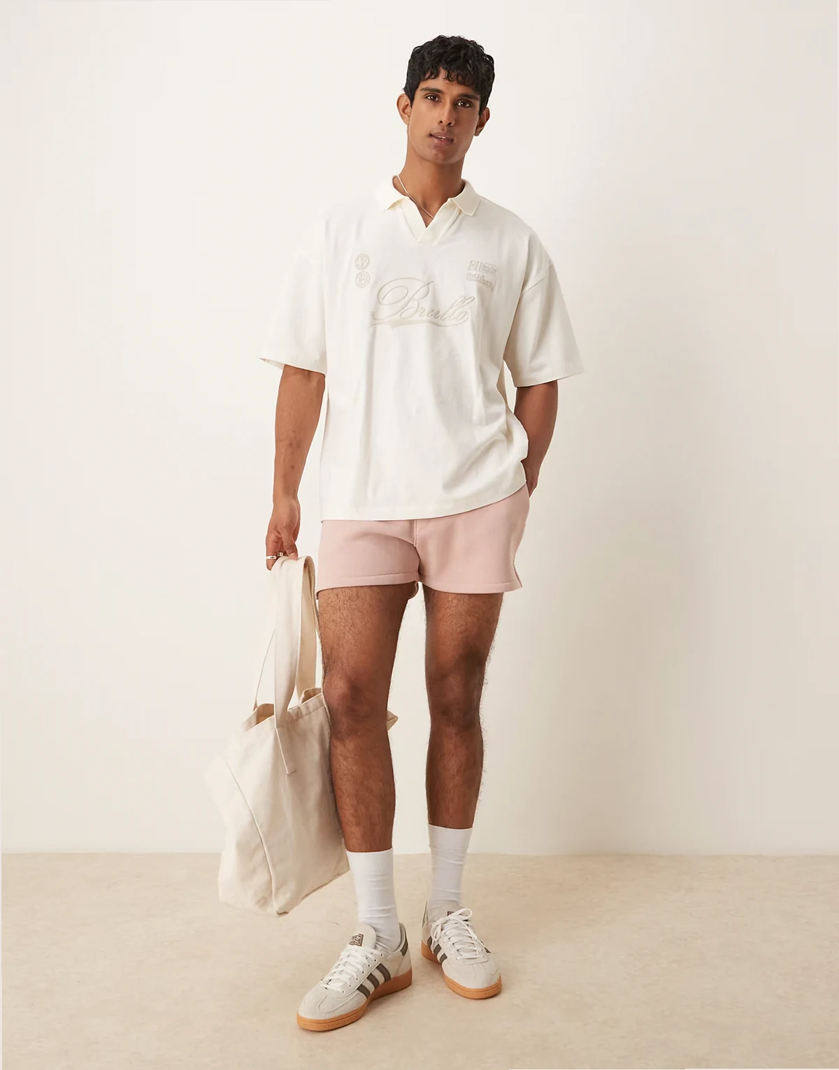 – Kürzere Shorts in Hellrosa
