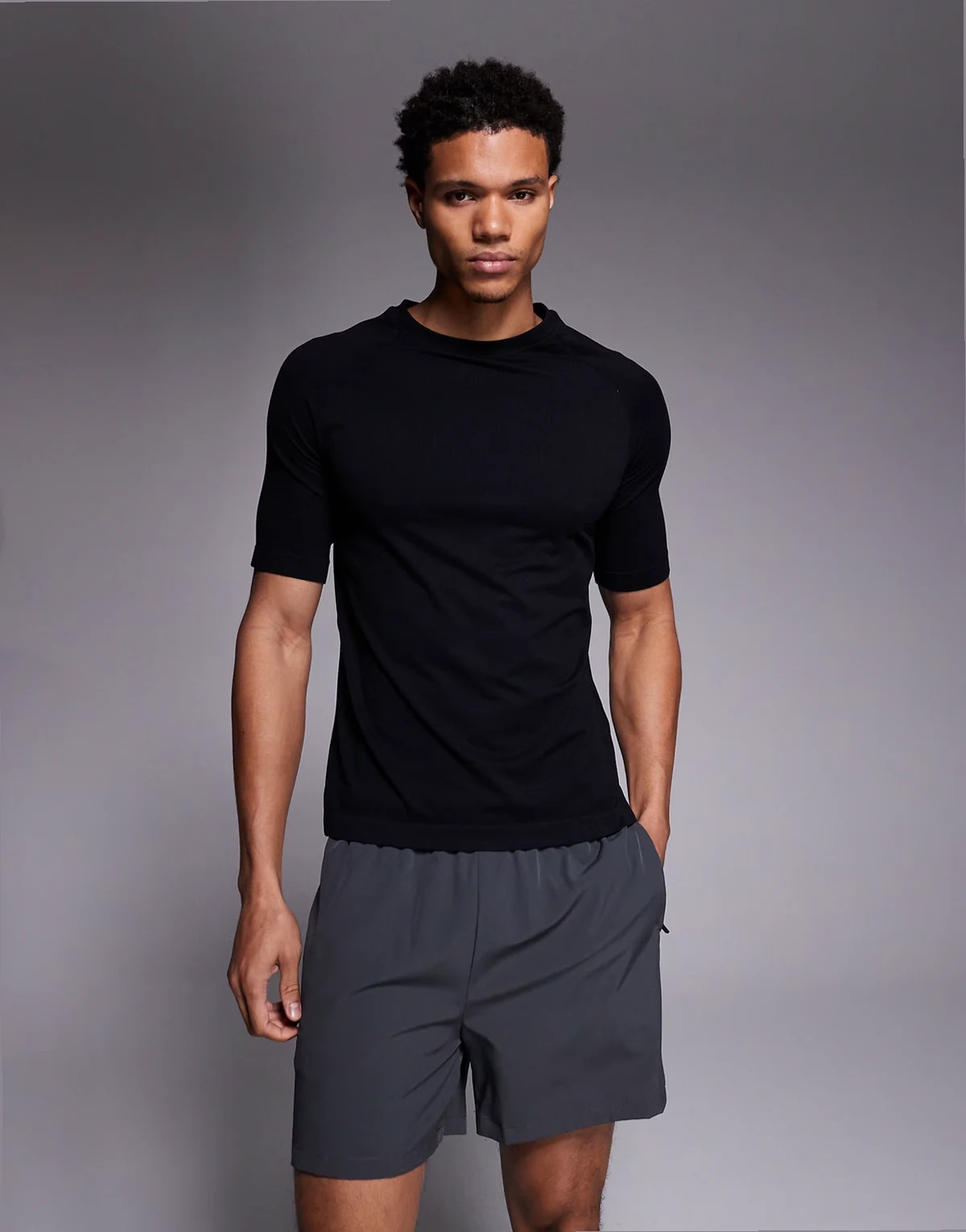 seamless mesh slim fit lightweight base layer t-shirt in black