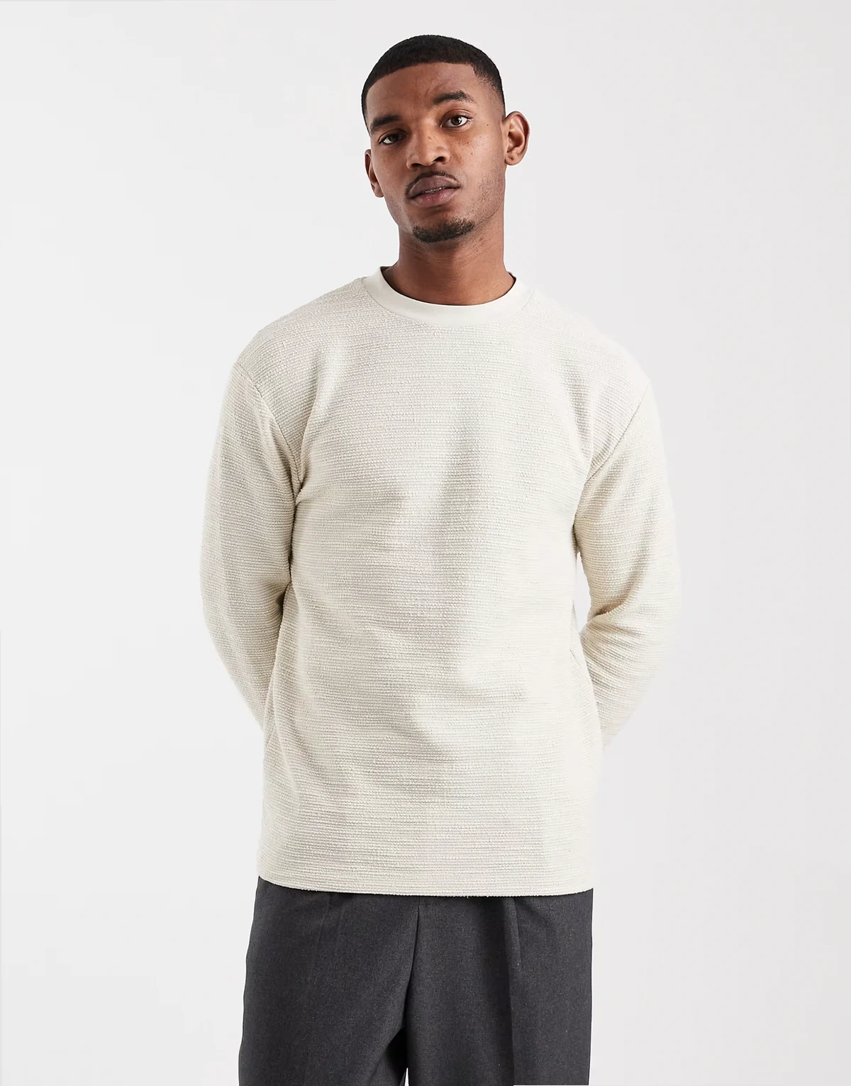– Langärmliges Relaxed-Fit-T-Shirt aus Bouclé in Beige