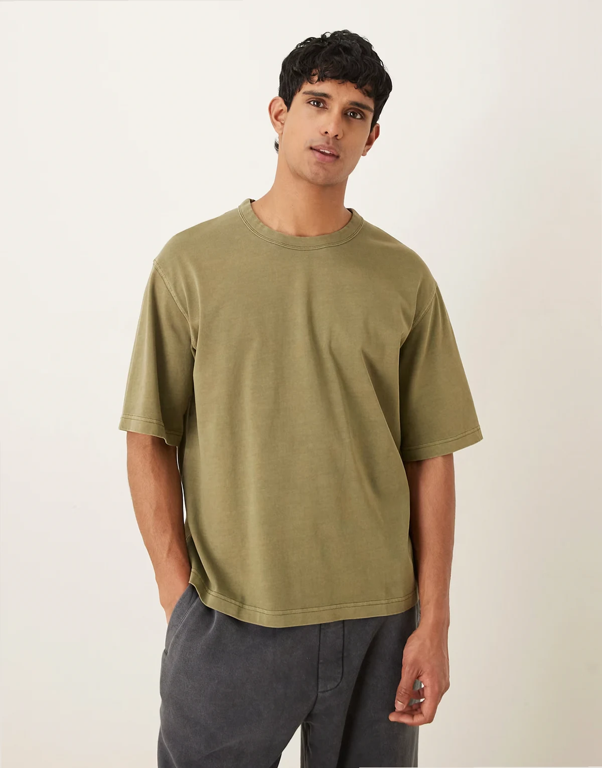 – Schweres Oversize-T-Shirt aus 100% Baumwolle in Olivgrün