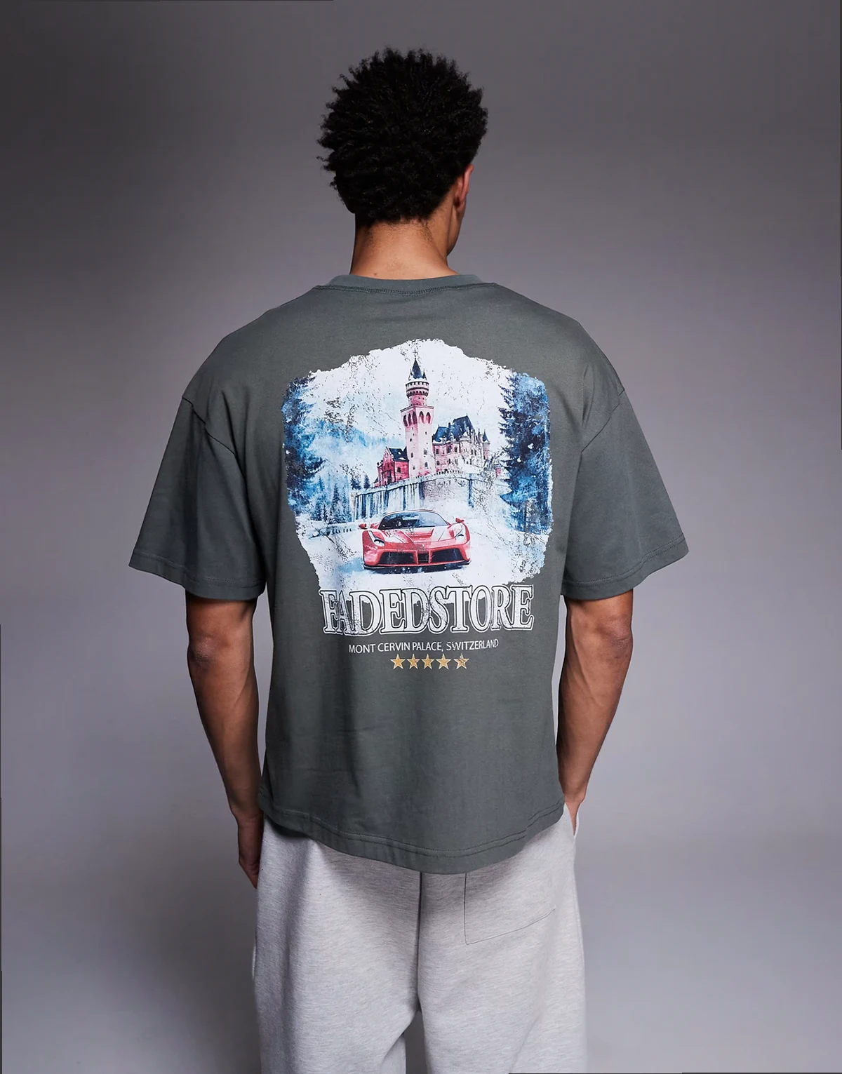 – Zielony T-shirt z nadrukiem Mount Cervin na plecach