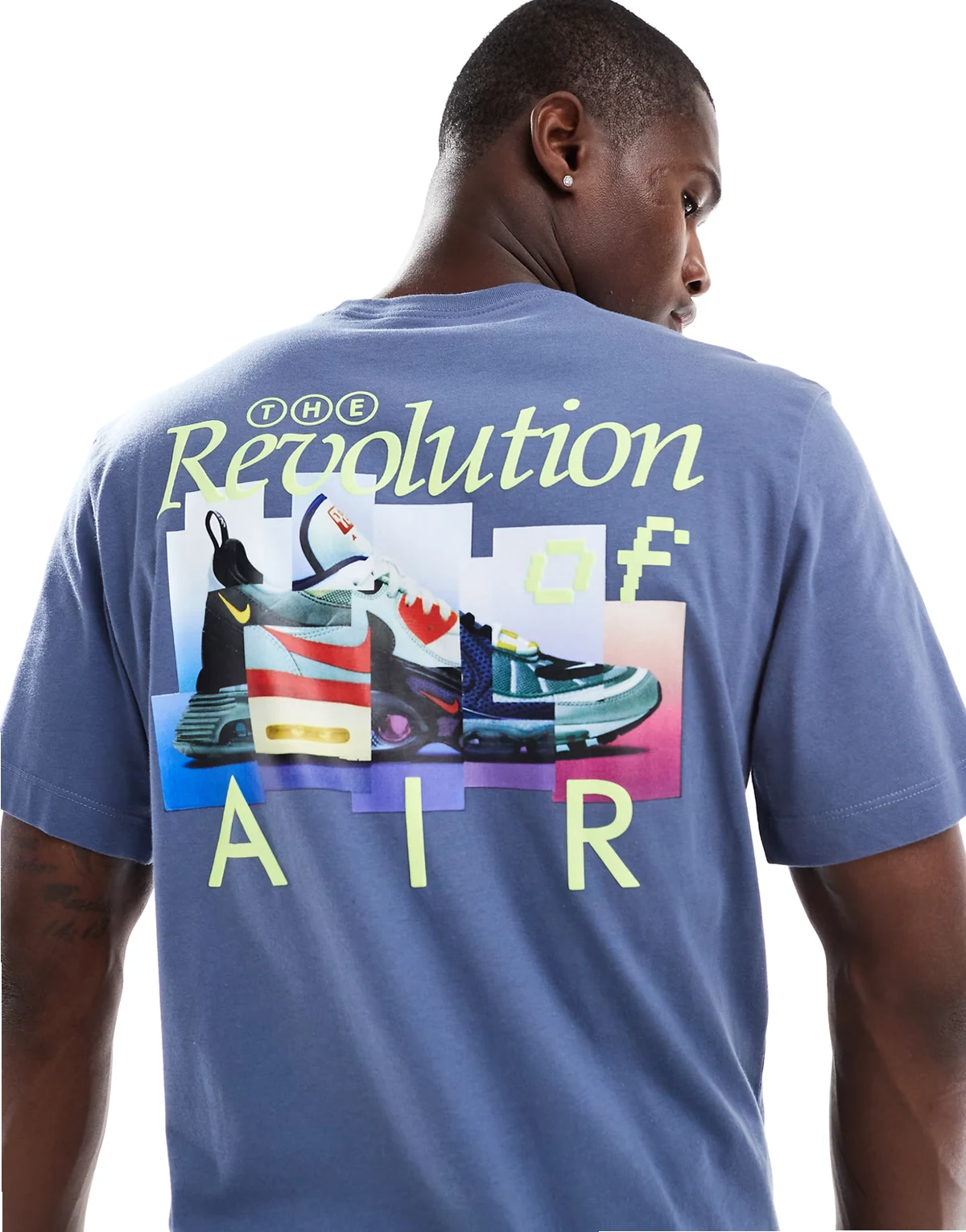 t-shirt in blue