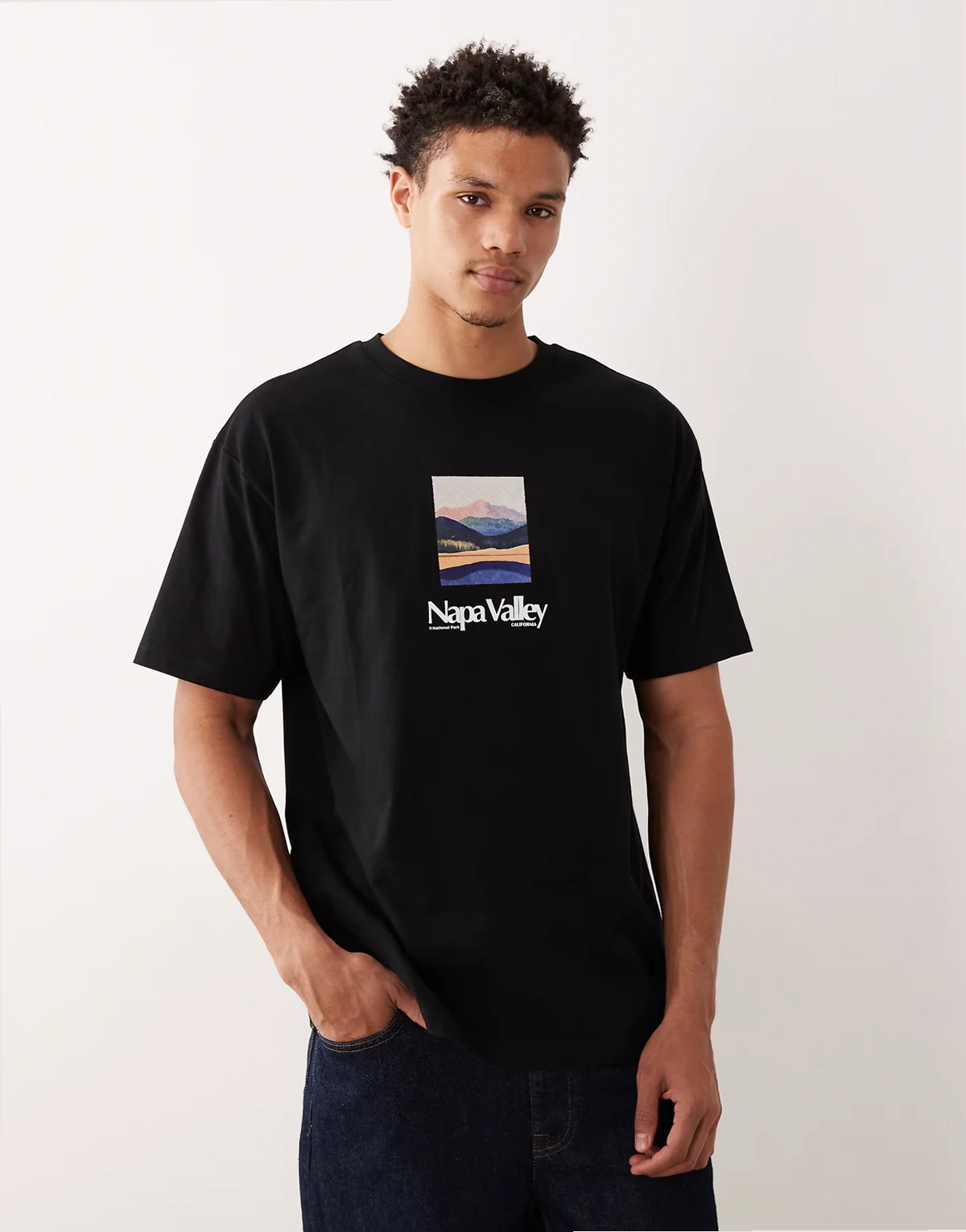 – Relaxed-Fit-T-Shirt in Schwarz mit „Napa Valley“-Schriftzug und gesticktem Motiv