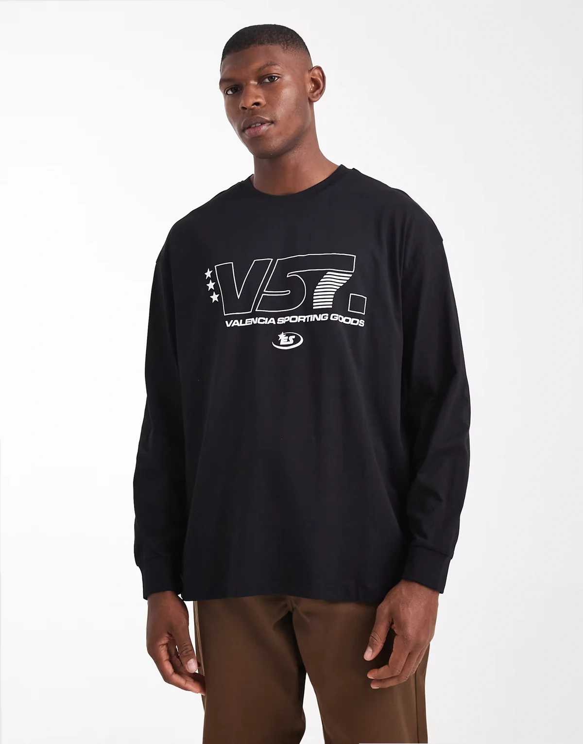 – Langärmliges Oversize-T-Shirt in Schwarz mit sportlichem Grafikprint