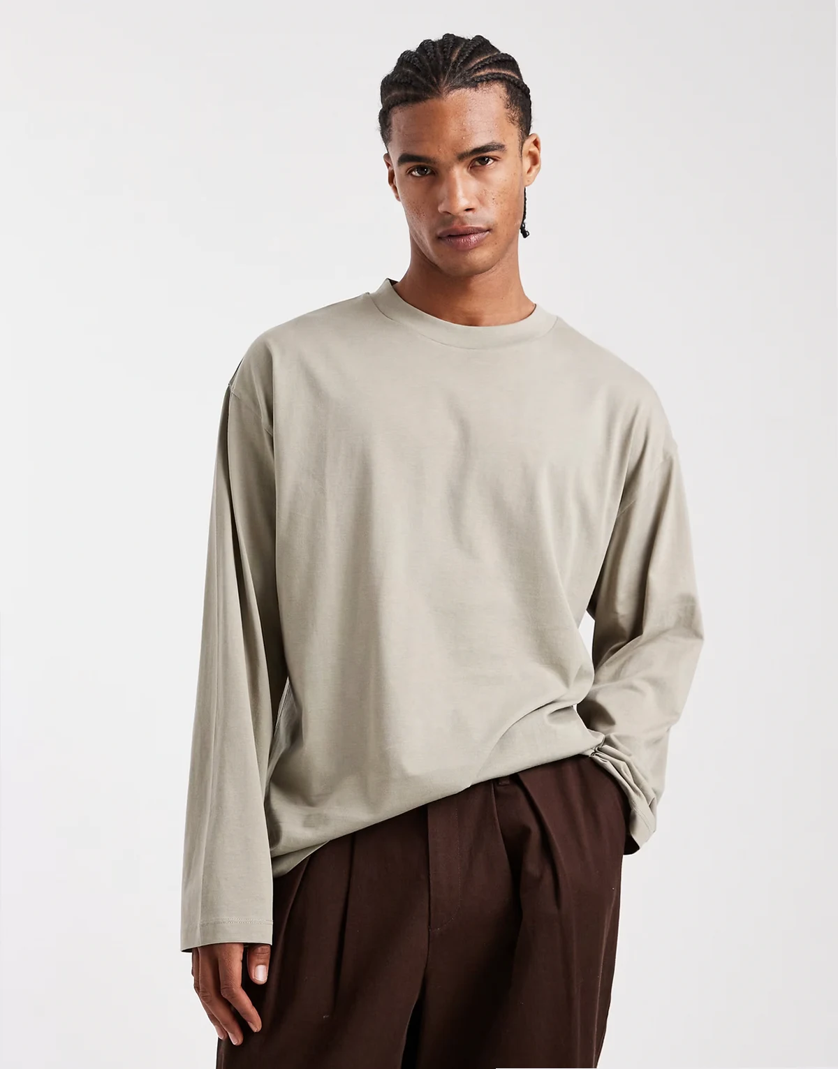 – Langärmliges Basic-T-Shirt in Salbeigrün mit Oversize-Schnitt