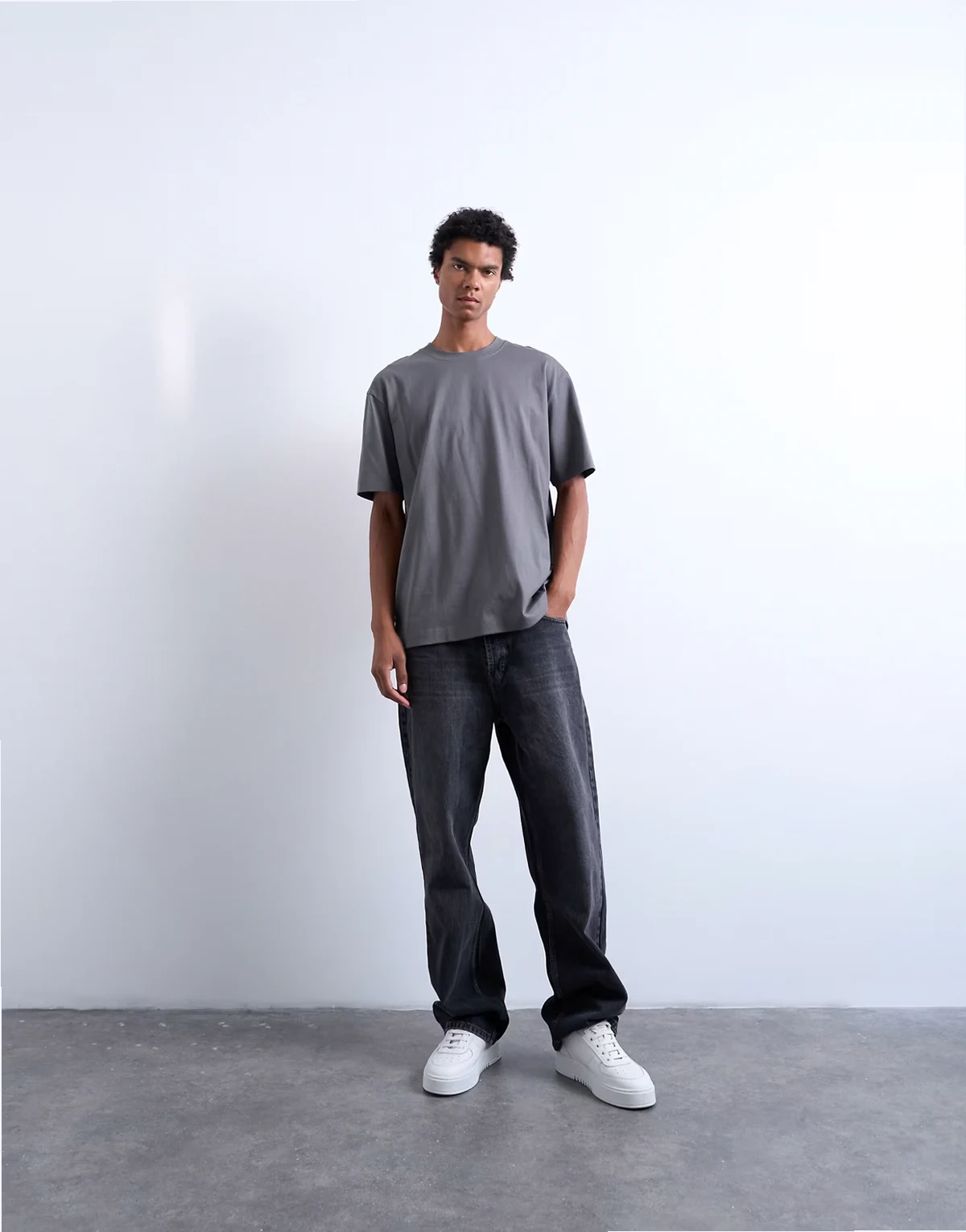 – Relaxed-Fit-T-Shirt in Anthrazit