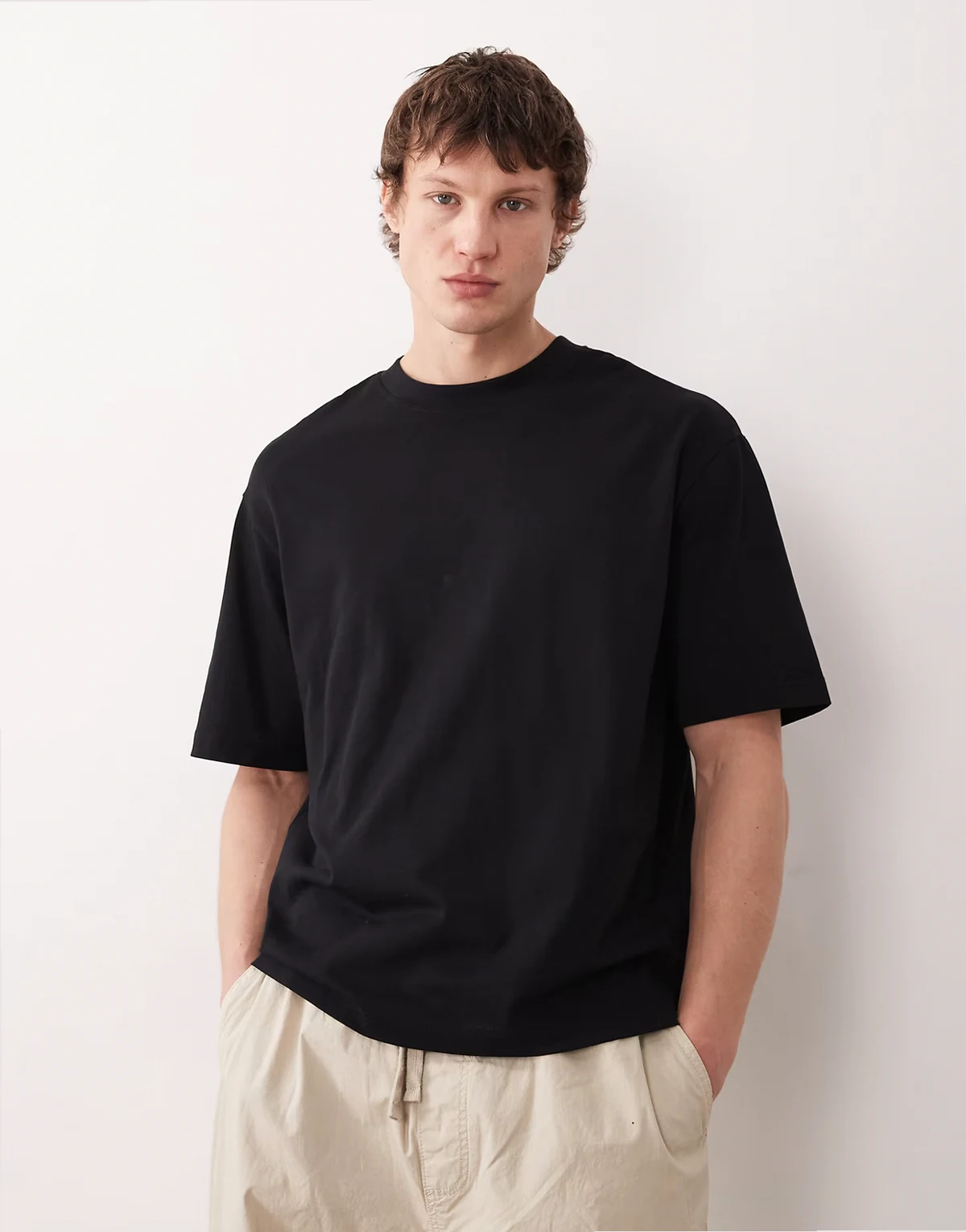 – Schweres T-Shirt in Schwarz