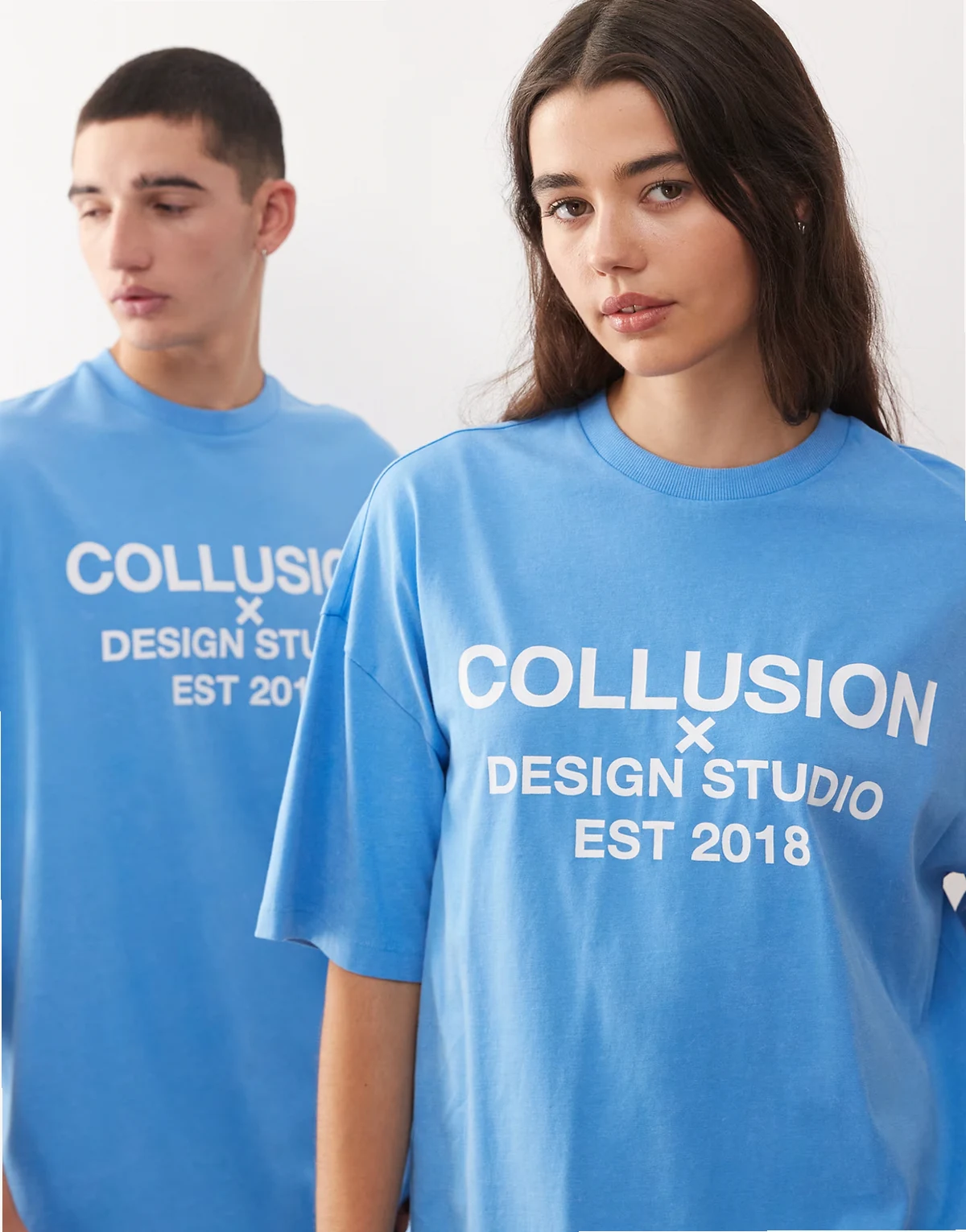 Unisex t-shirt in blue with central logo print in white