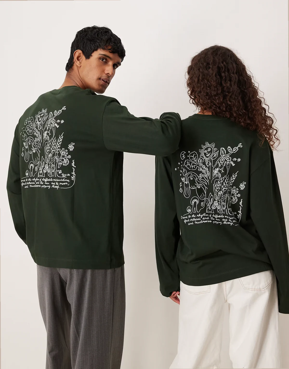 – Cafe – Ciemnozielony T-shirt unisex z nadrukiem na plecach i długimi rękawami