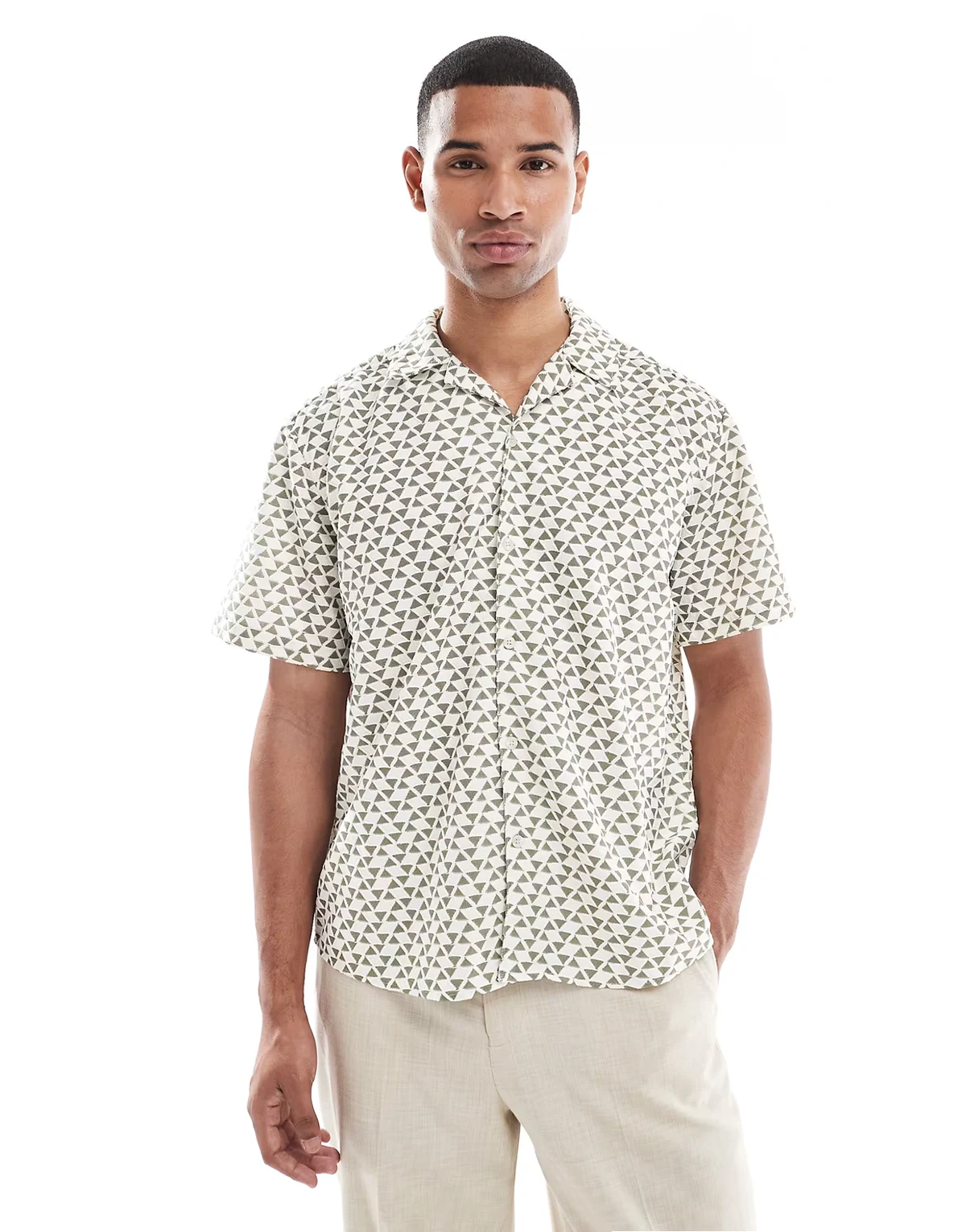 short sleeve resort shirt in white with green triangles print