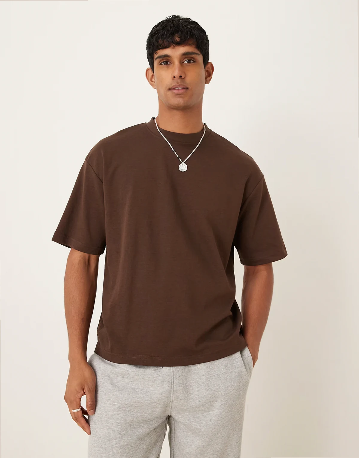 – Oscar – Oversize-T-Shirt in Braun