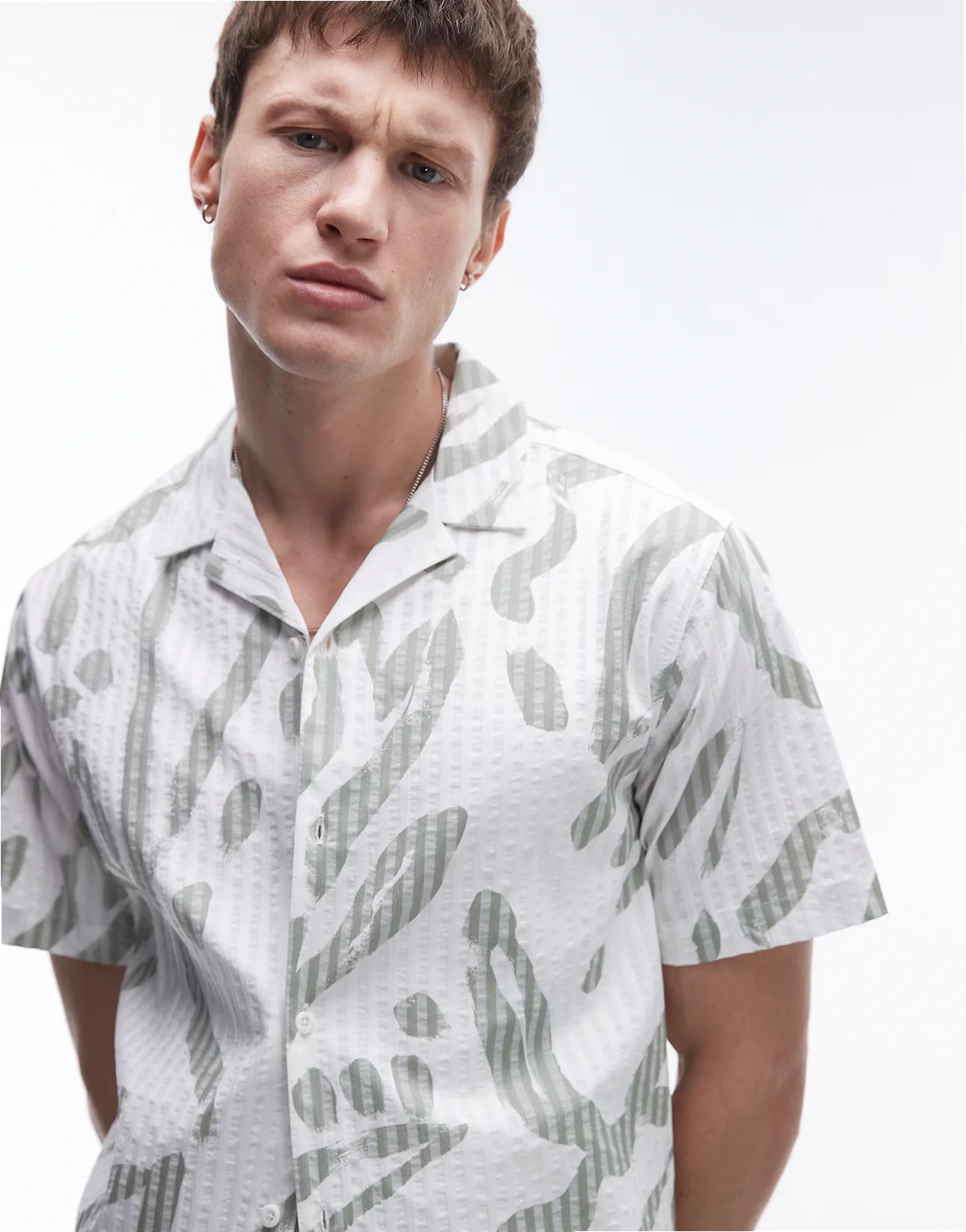 short sleeve printed seersucker shirt in green