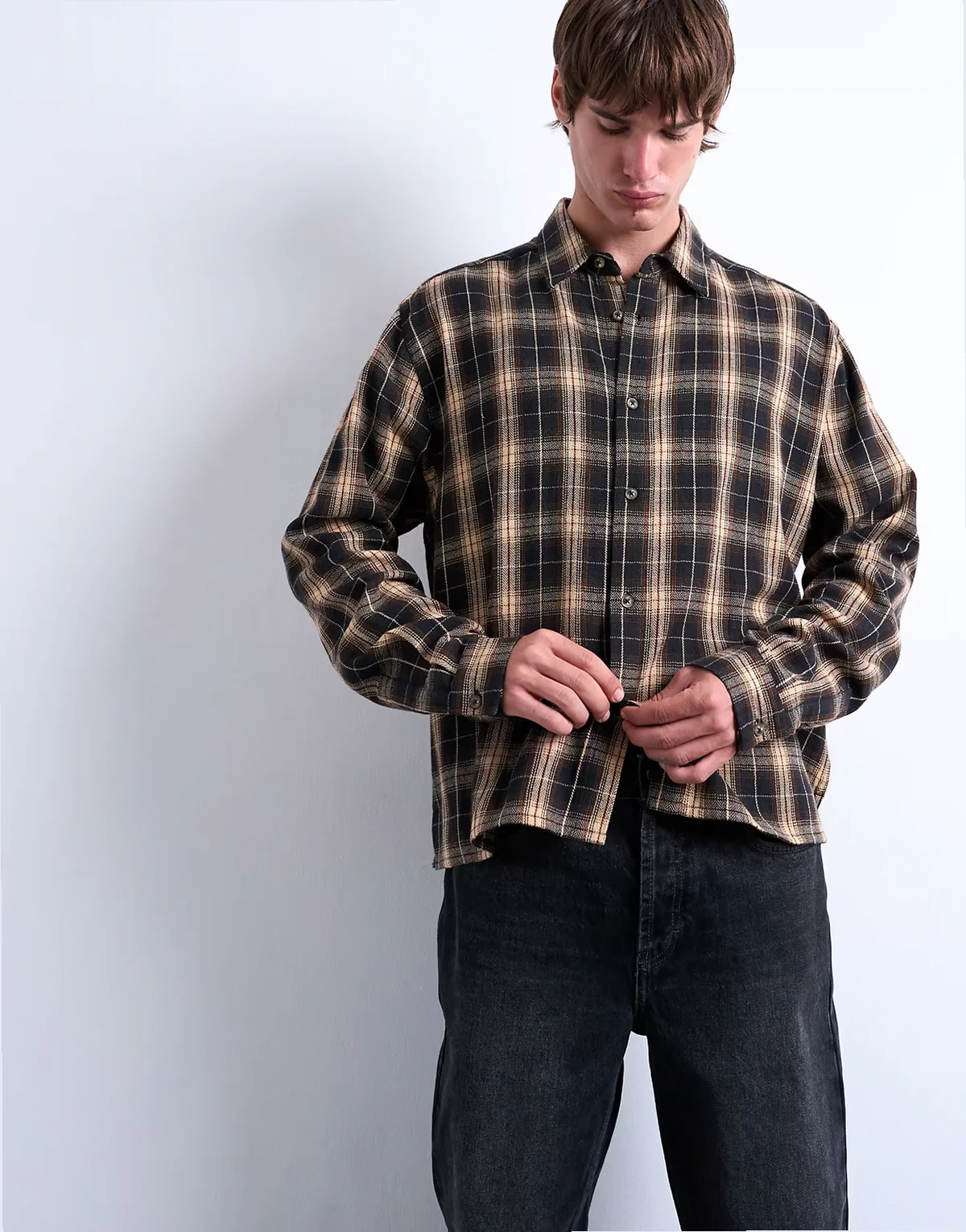 – Relaxed Fit Cropped-Hemd aus Flanell in Braun kariert