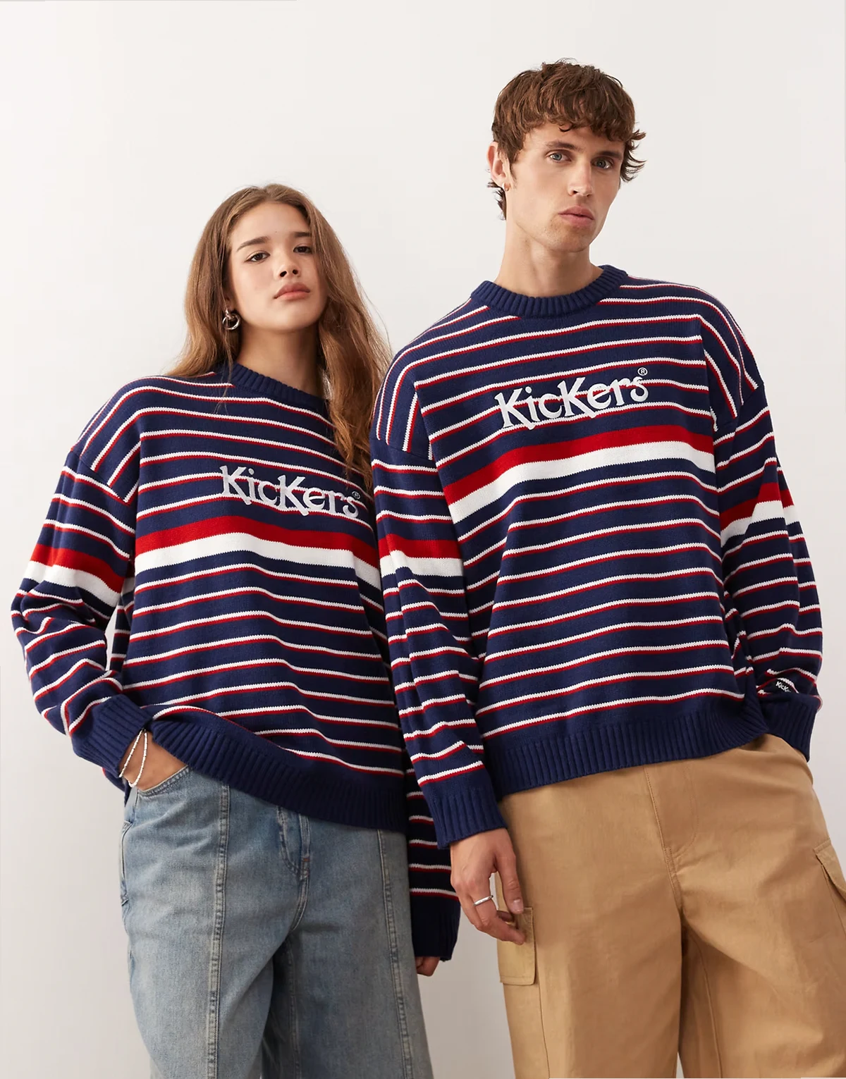 – Gestreiftes Sweatshirt in Rot und Blau