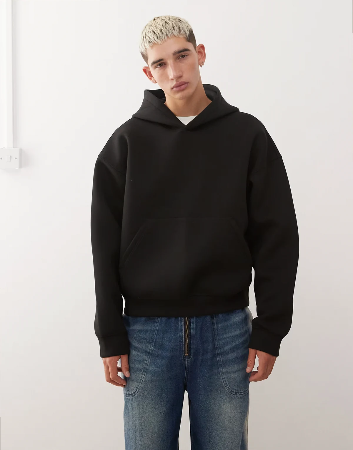– Simon – Kapuzenpullover aus neoprenähnlichem Material in Schwarz