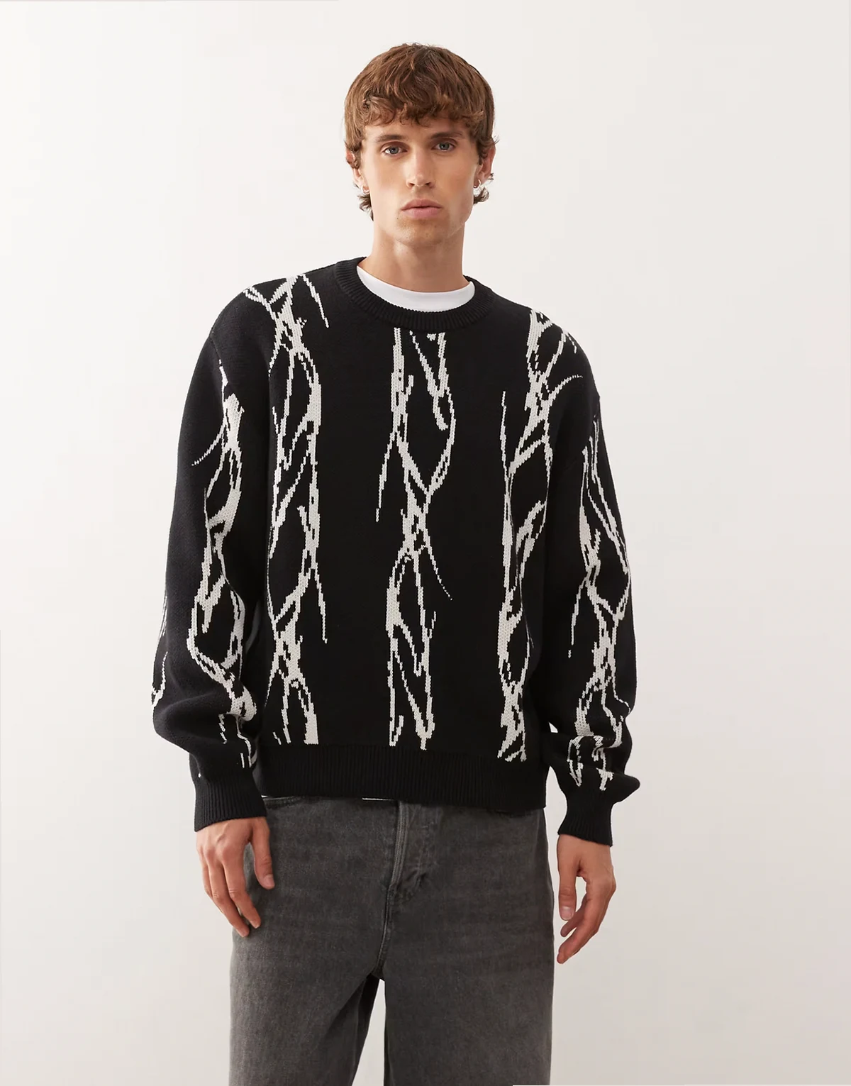 – Oversize-Pullover in Schwarz mit Stacheldraht-Jacquard-Motiv