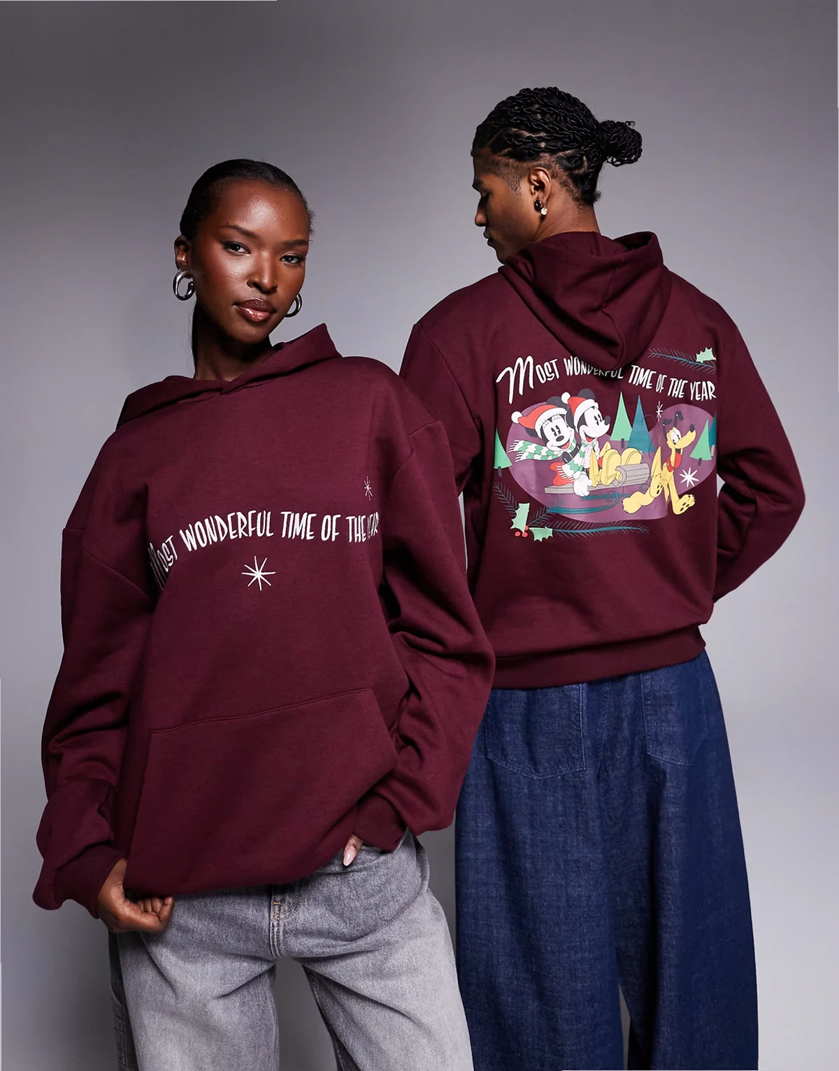 – Disney – Bluza unisex w ciemnym bordowym kolorze z kapturem i świątecznym nadrukiem z Myszką Mickey i Przyjaciółmi