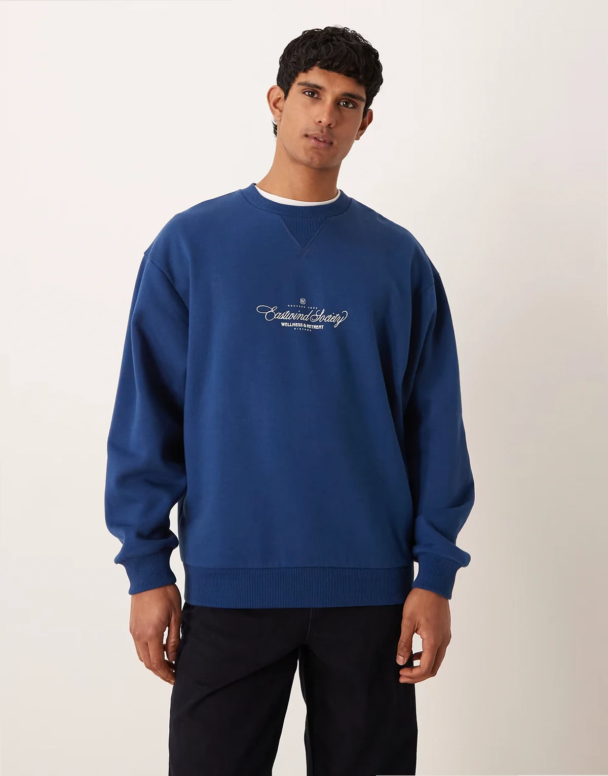 – Granatowa bluza extreme oversize z nadrukiem
