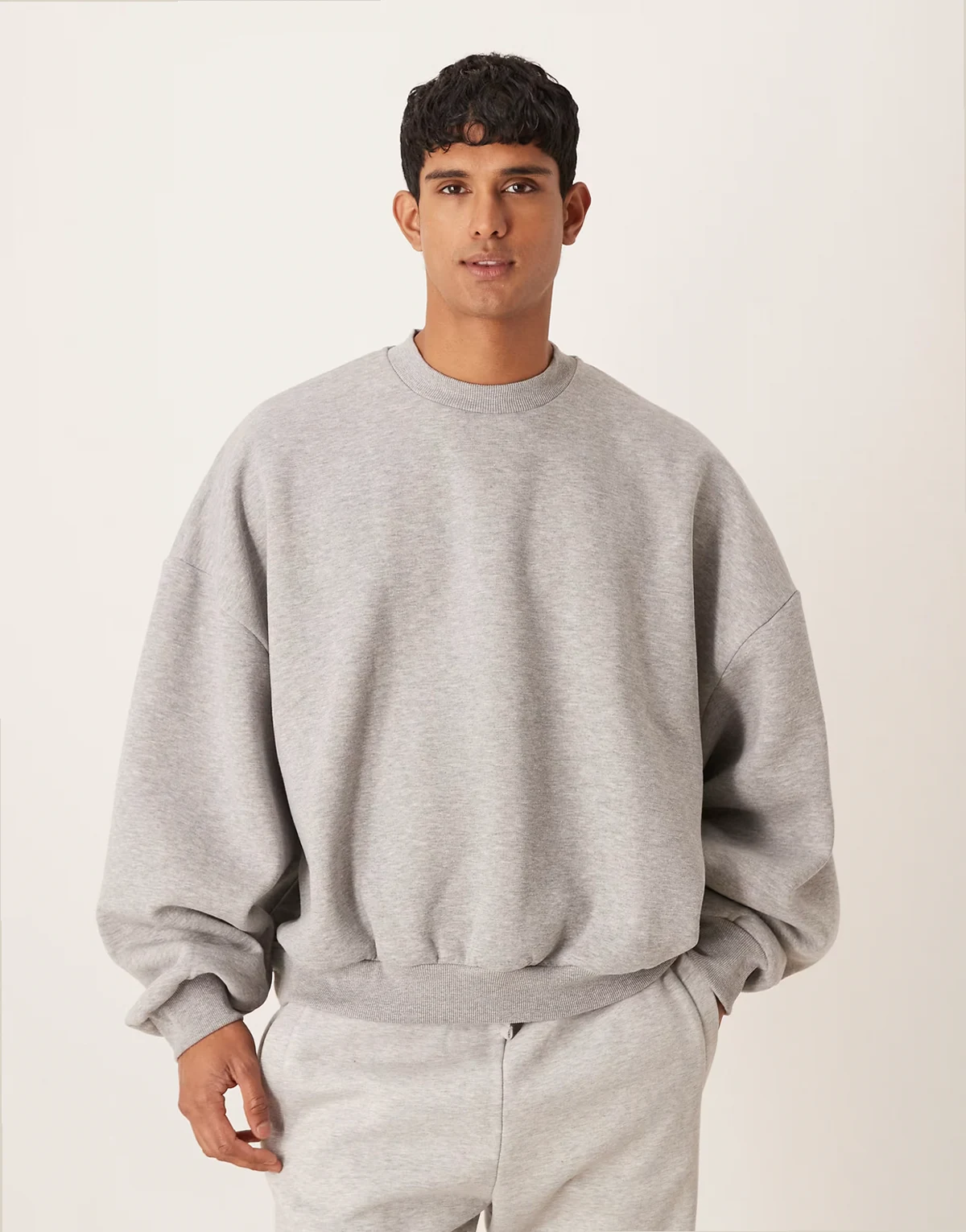 – Szara melanżowa bluza extreme oversize