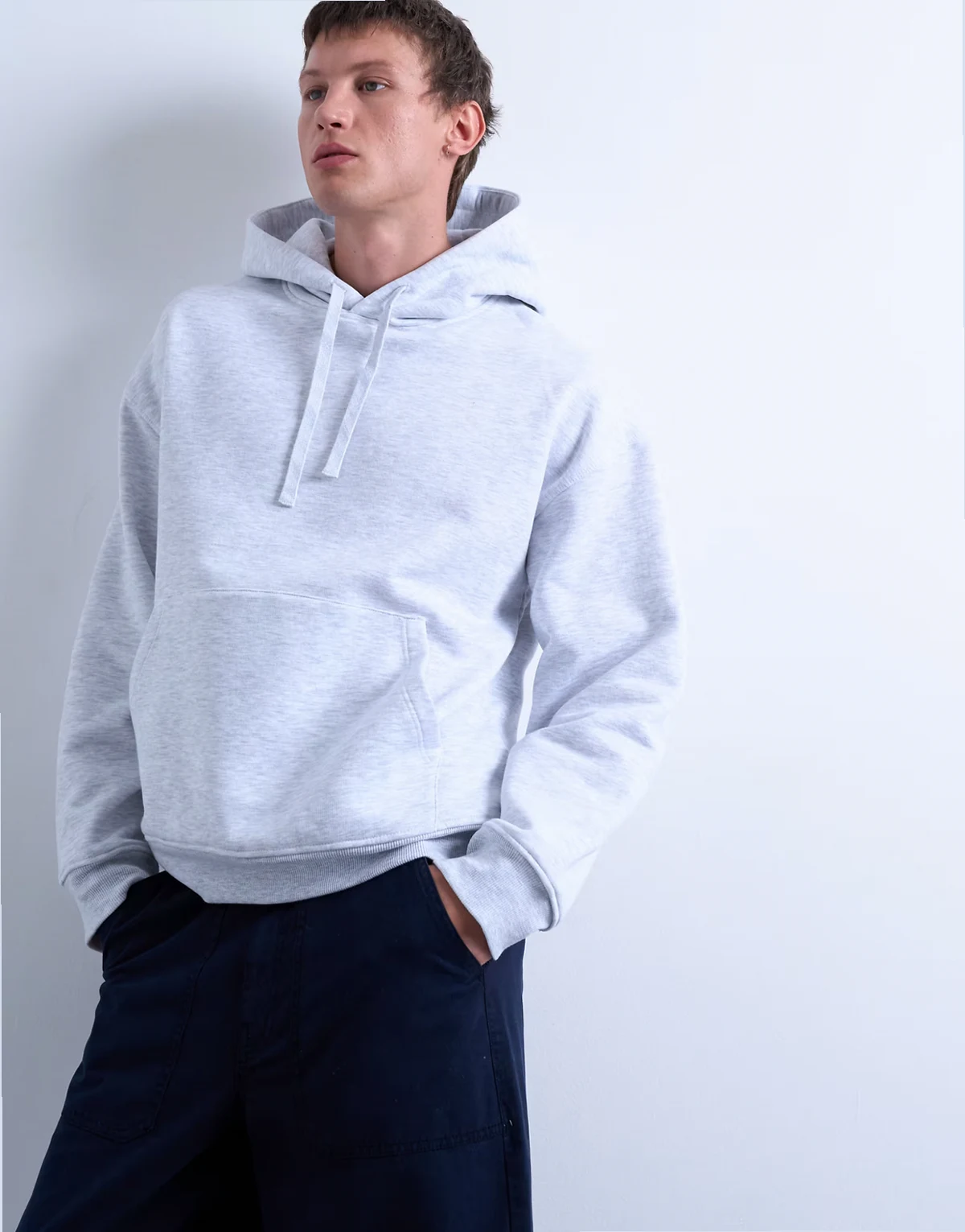 – Oversize-Kapuzenpullover in Hellgrau meliert