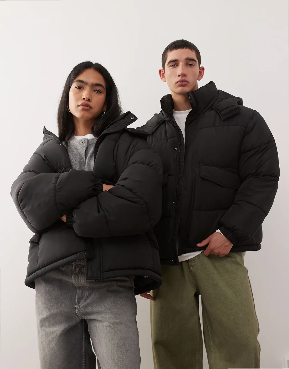 Unisex puffer jacket with hood in black