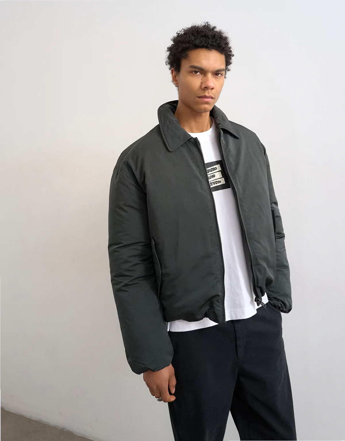 – Steppjacke in Schwarz mit Kragen