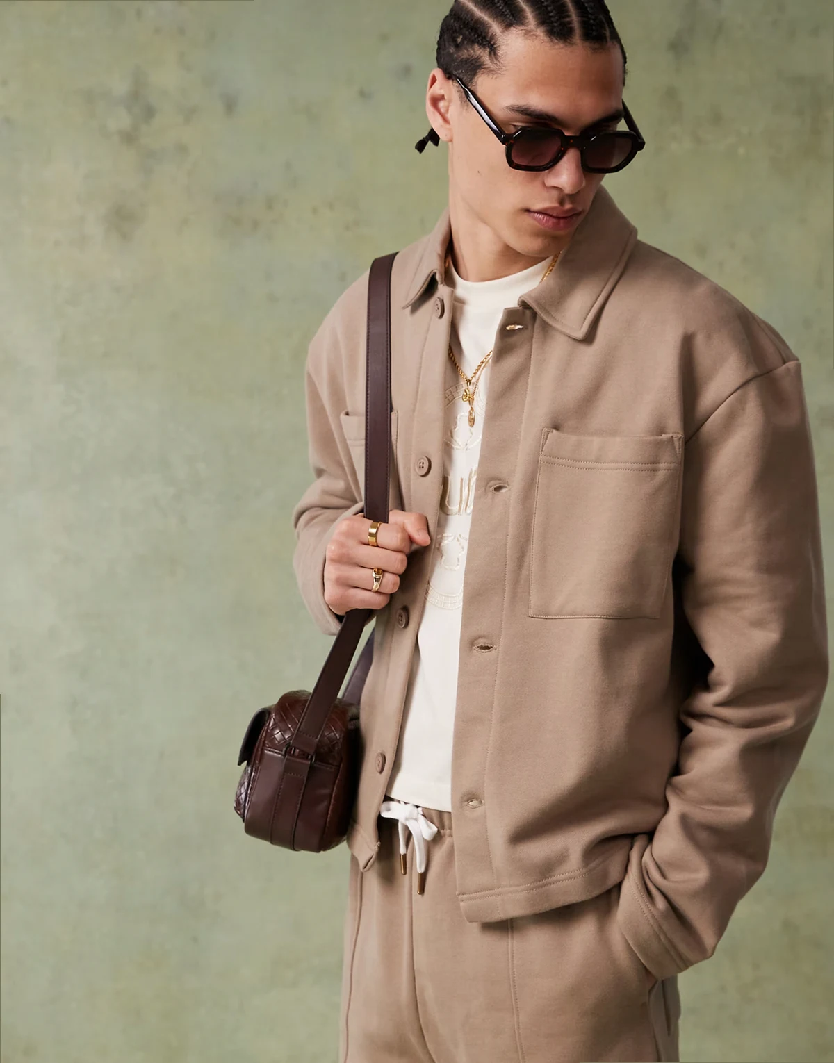 – Elegante, kastige Oversize-Hemdjacke aus hochwertigem, 400 g/m² schwerem Material in Braun, Kombiteil