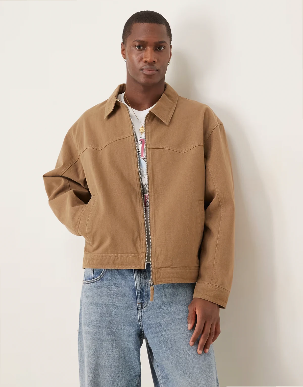– Kastige Oversize-Trainerjacke in Hellbraun
