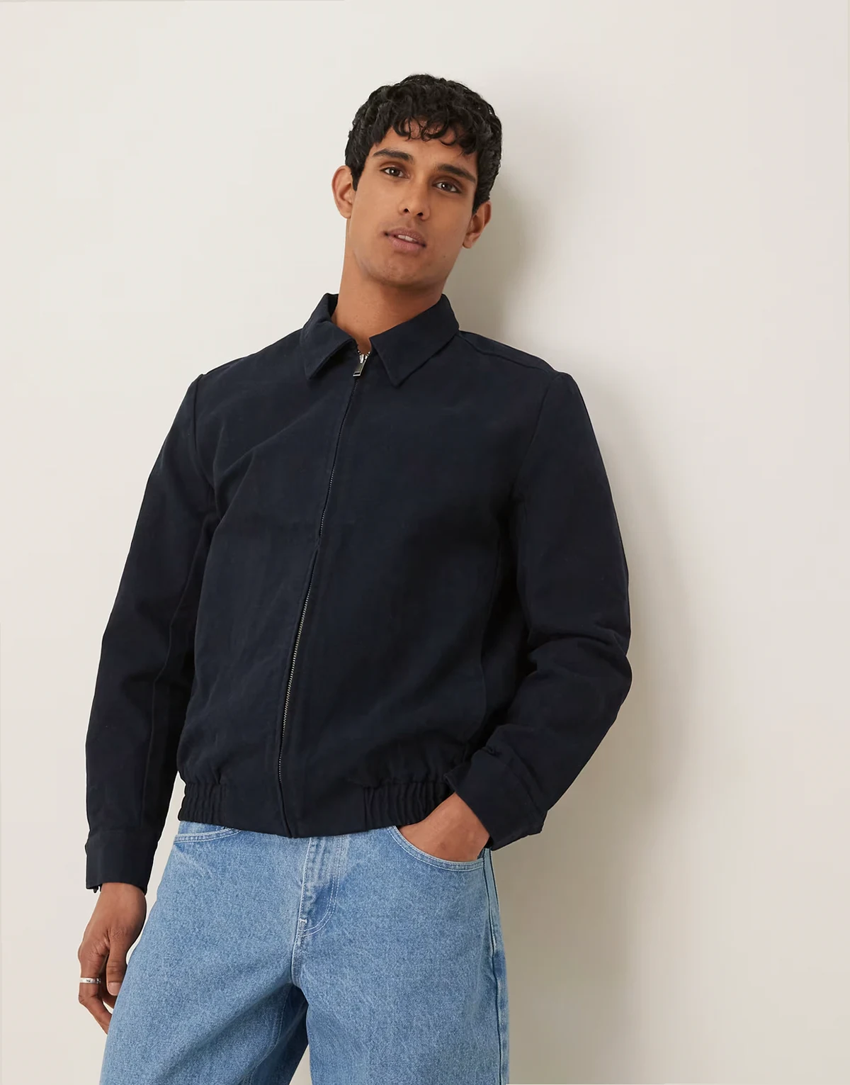 – Jacke in Marineblau mit Kragen und Reißverschluss